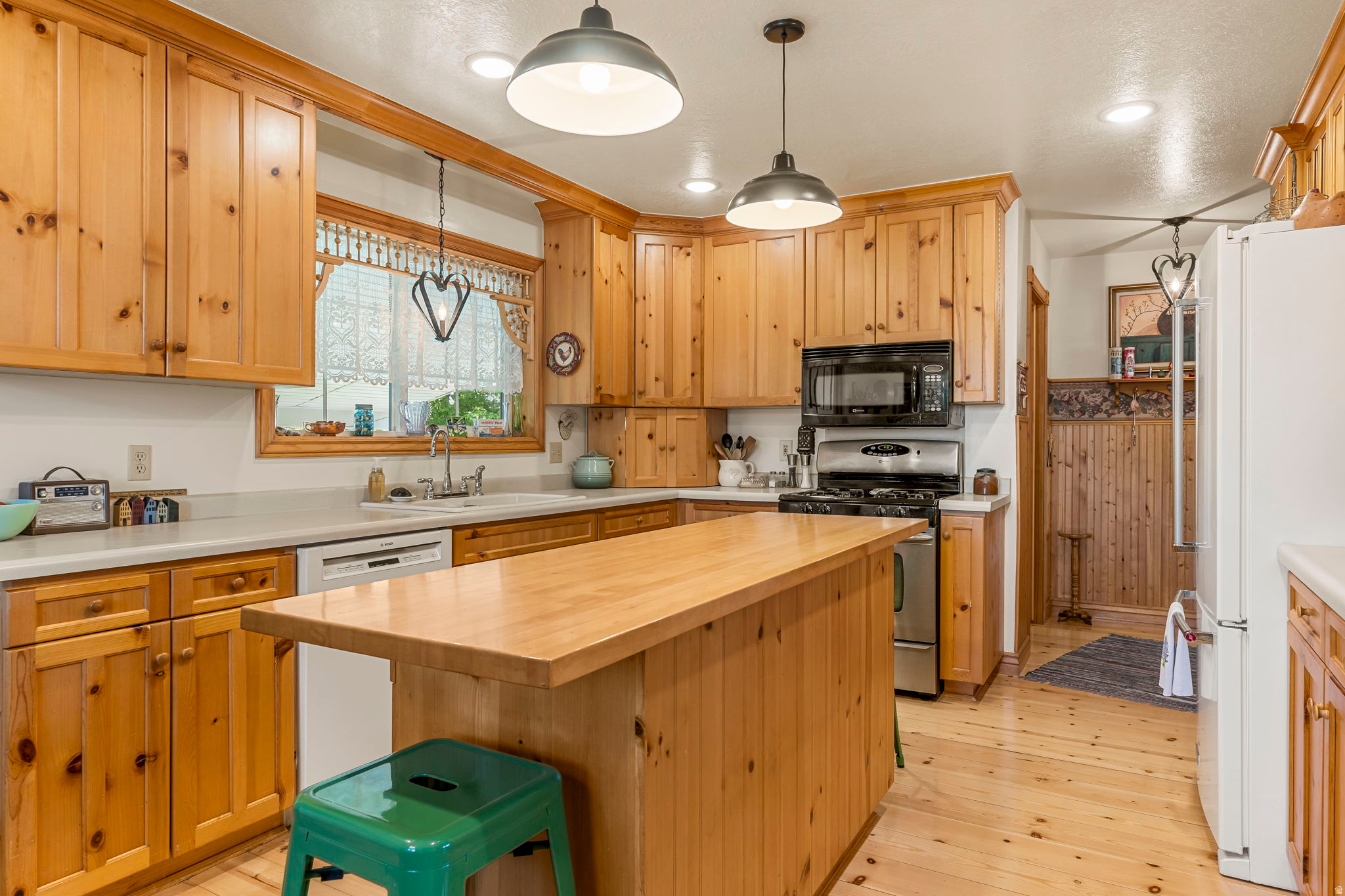 main property photo 16