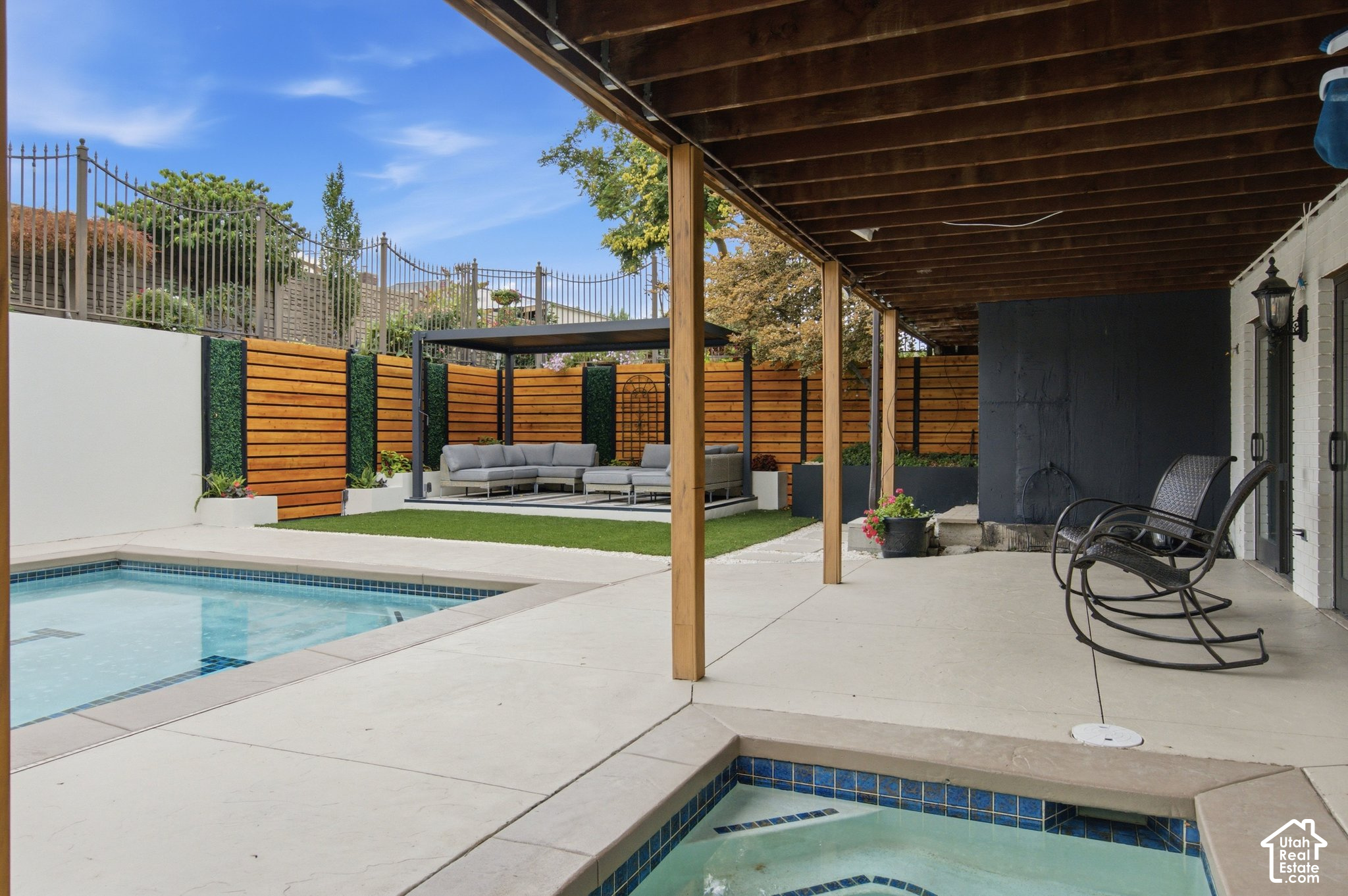main property photo 6