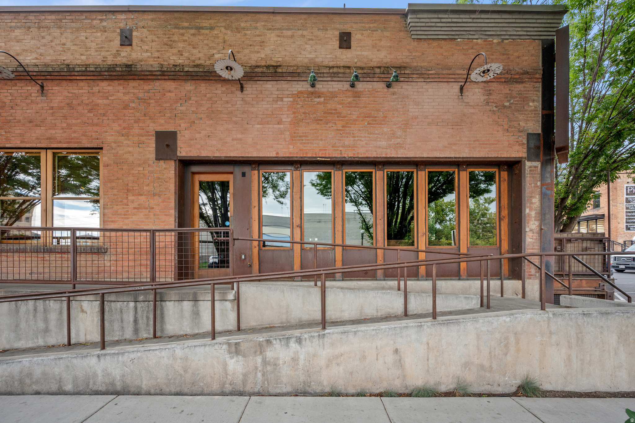 main property photo 25