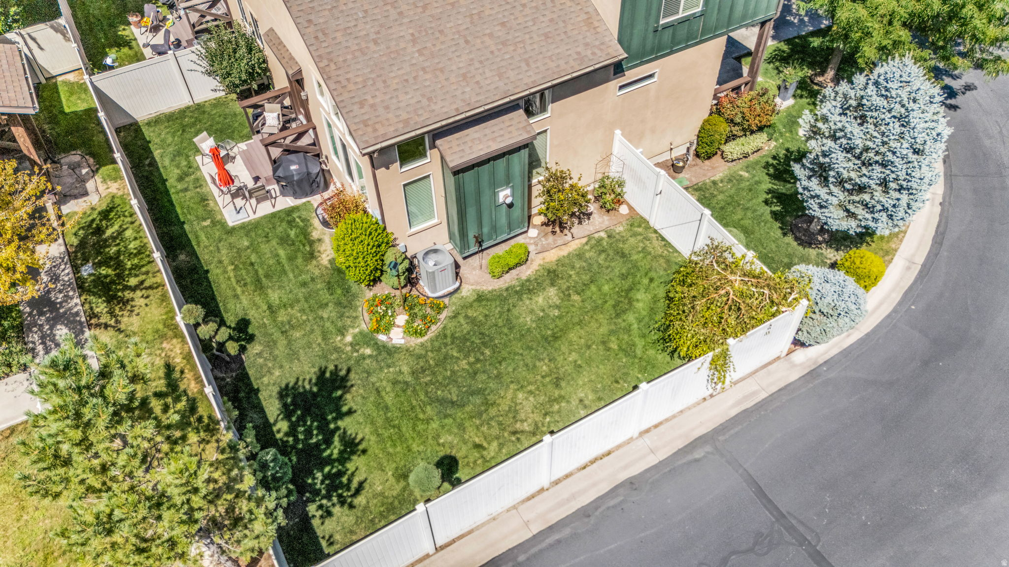 main property photo 37