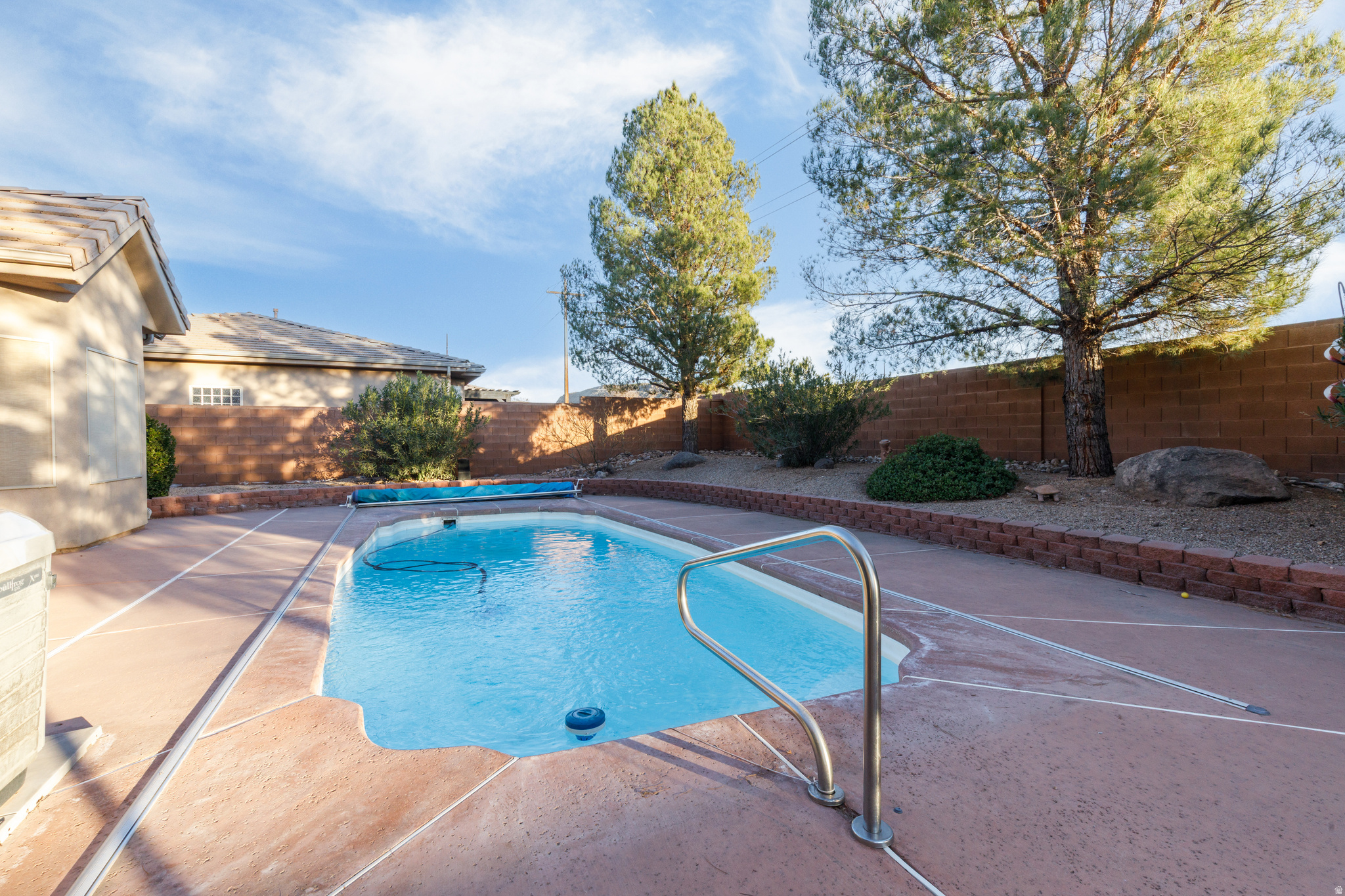 main property photo 28