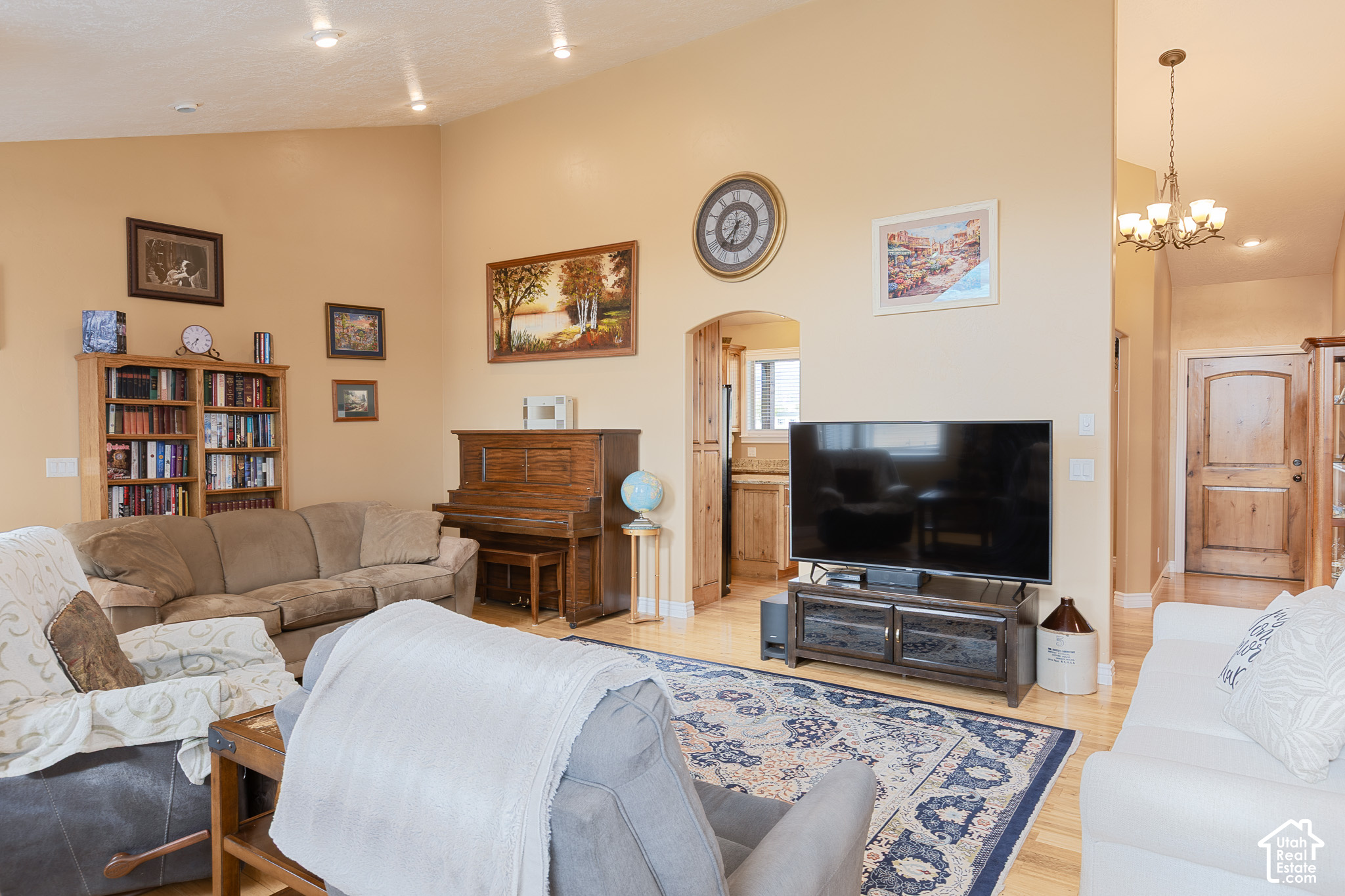 main property photo 8