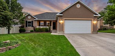 image of property with 6 Bed | 3 Bath | 2,968 Sqft