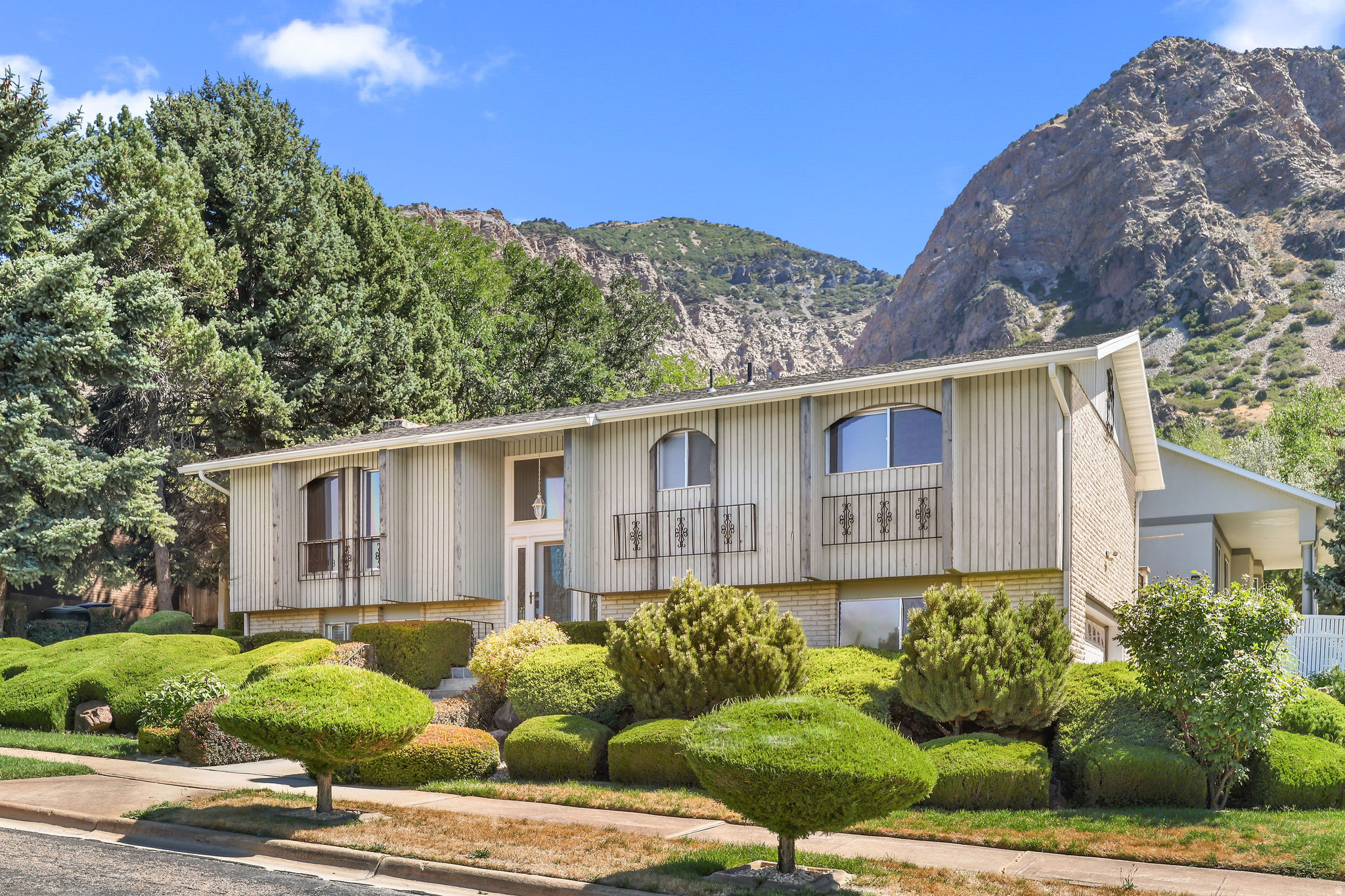 main property photo 0