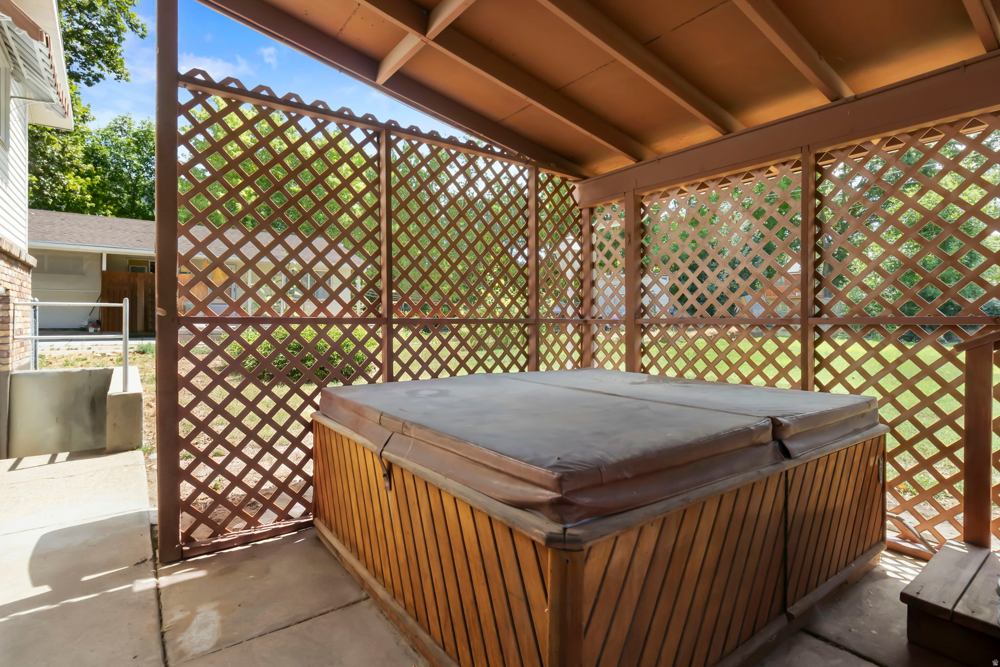 main property photo 30