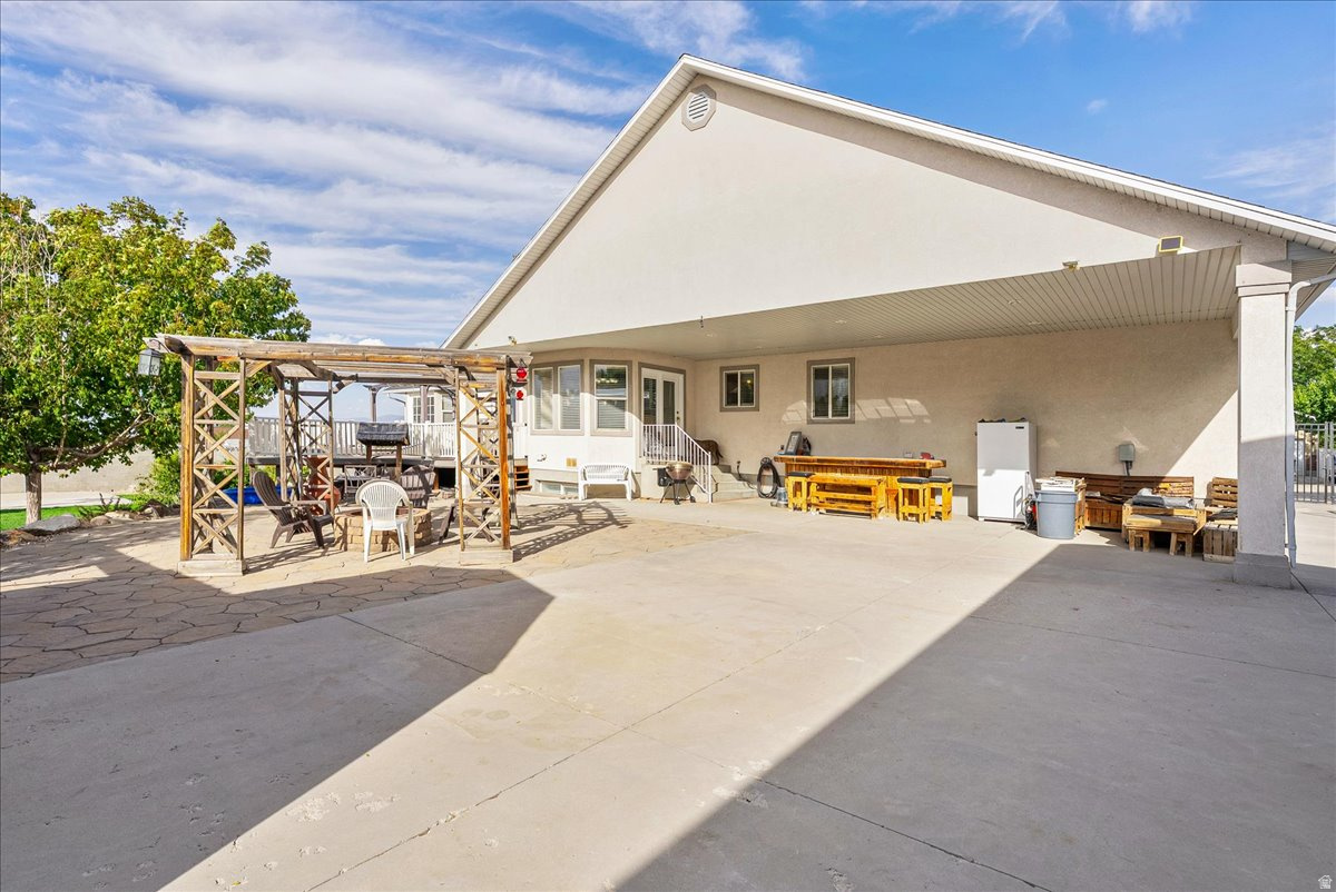 main property photo 30
