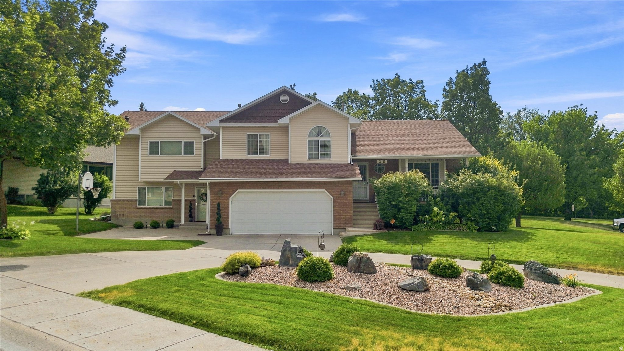 main property photo 0