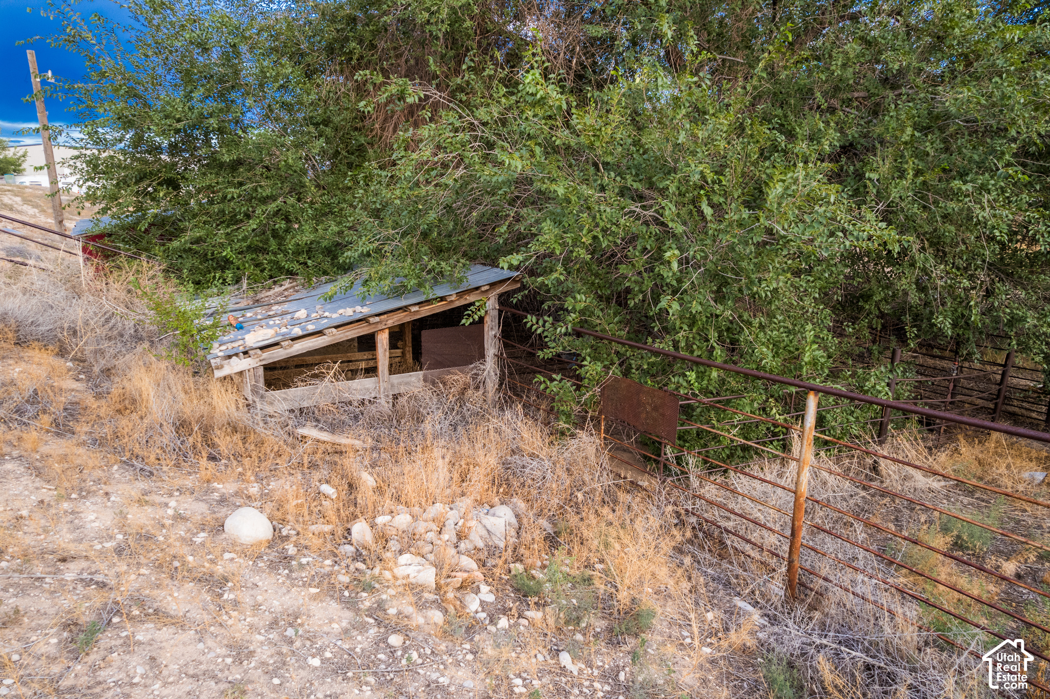 main property photo 28
