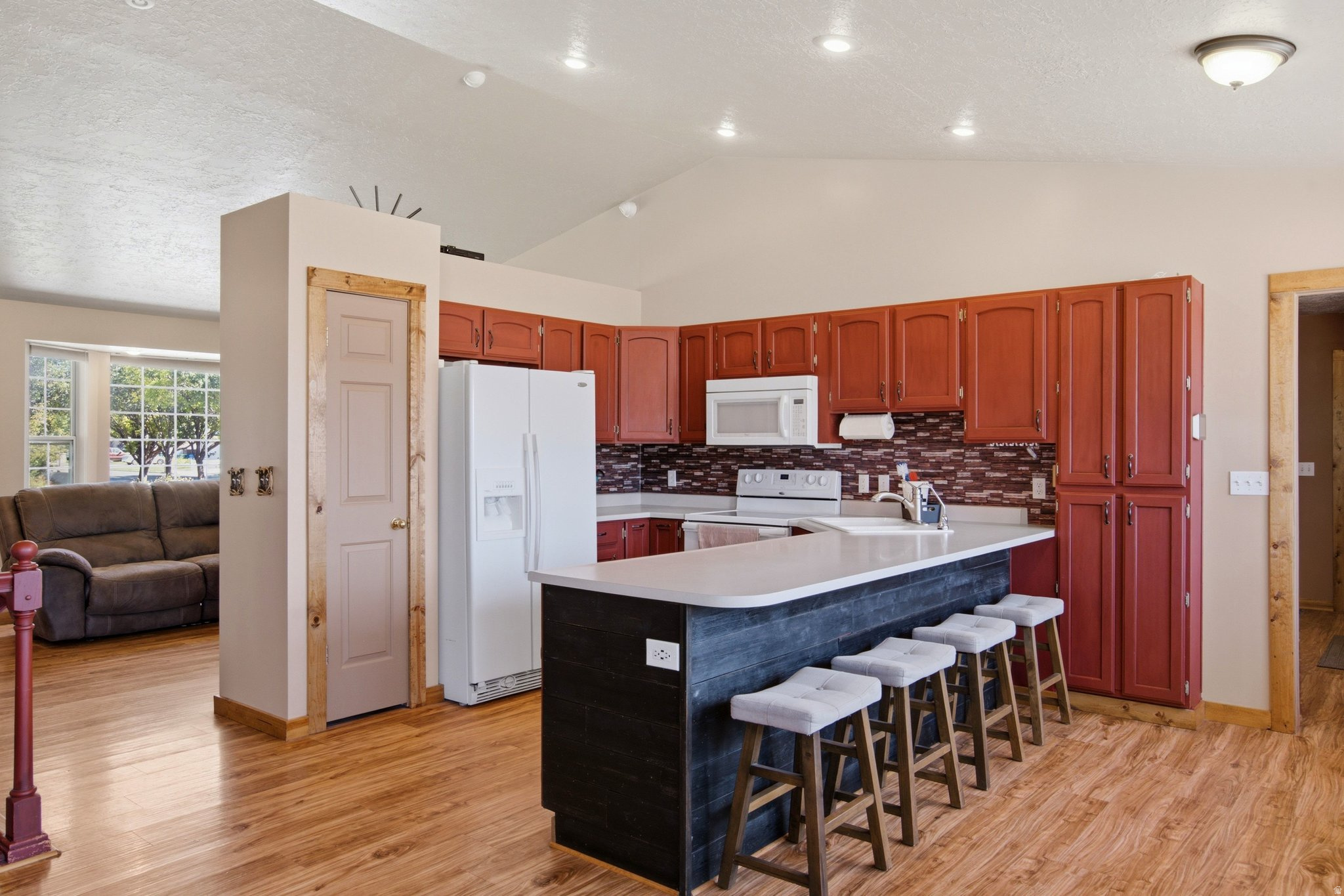 main property photo 15