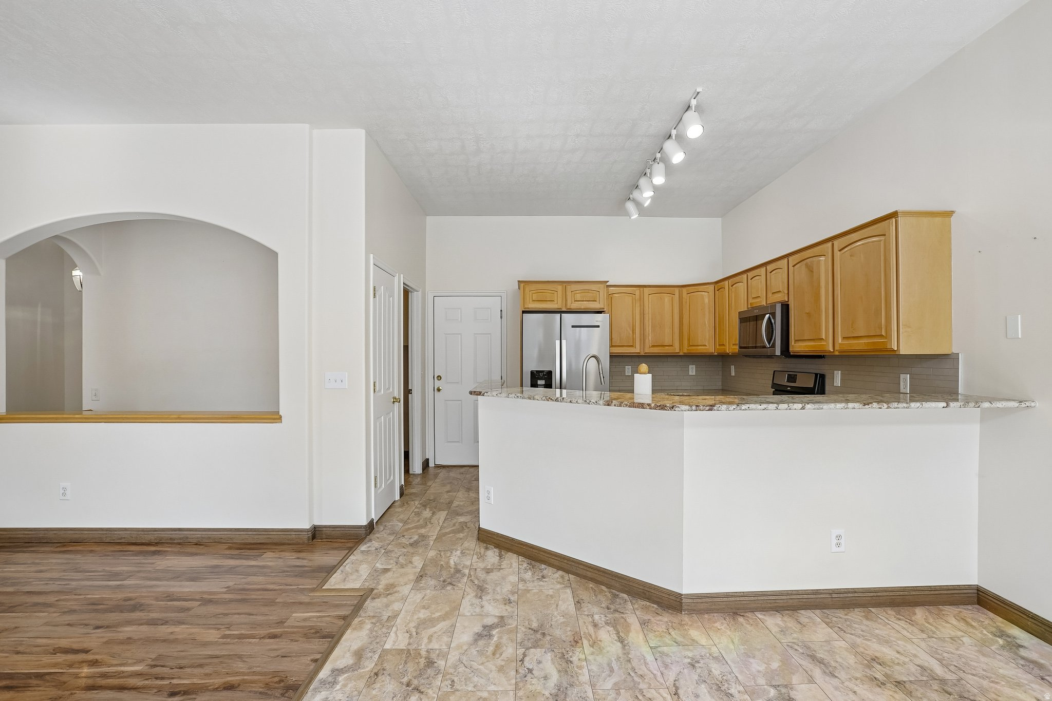 main property photo 10
