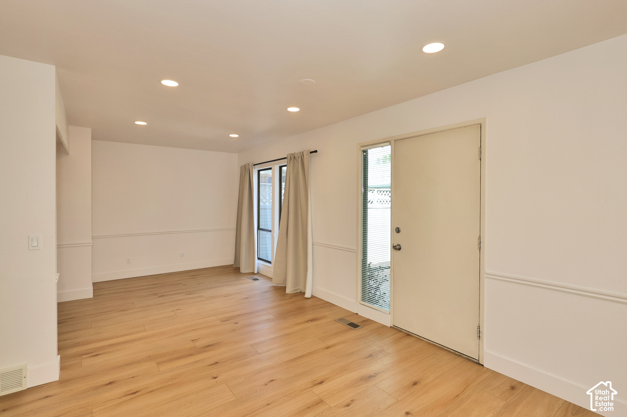 property viewer photo 16
