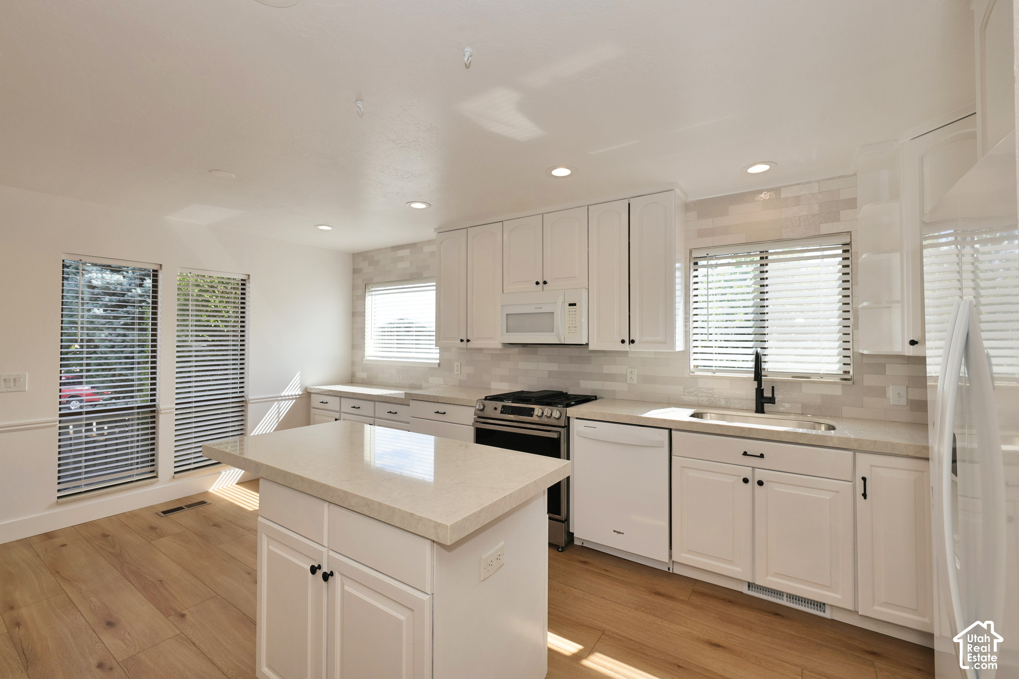 property viewer photo 5