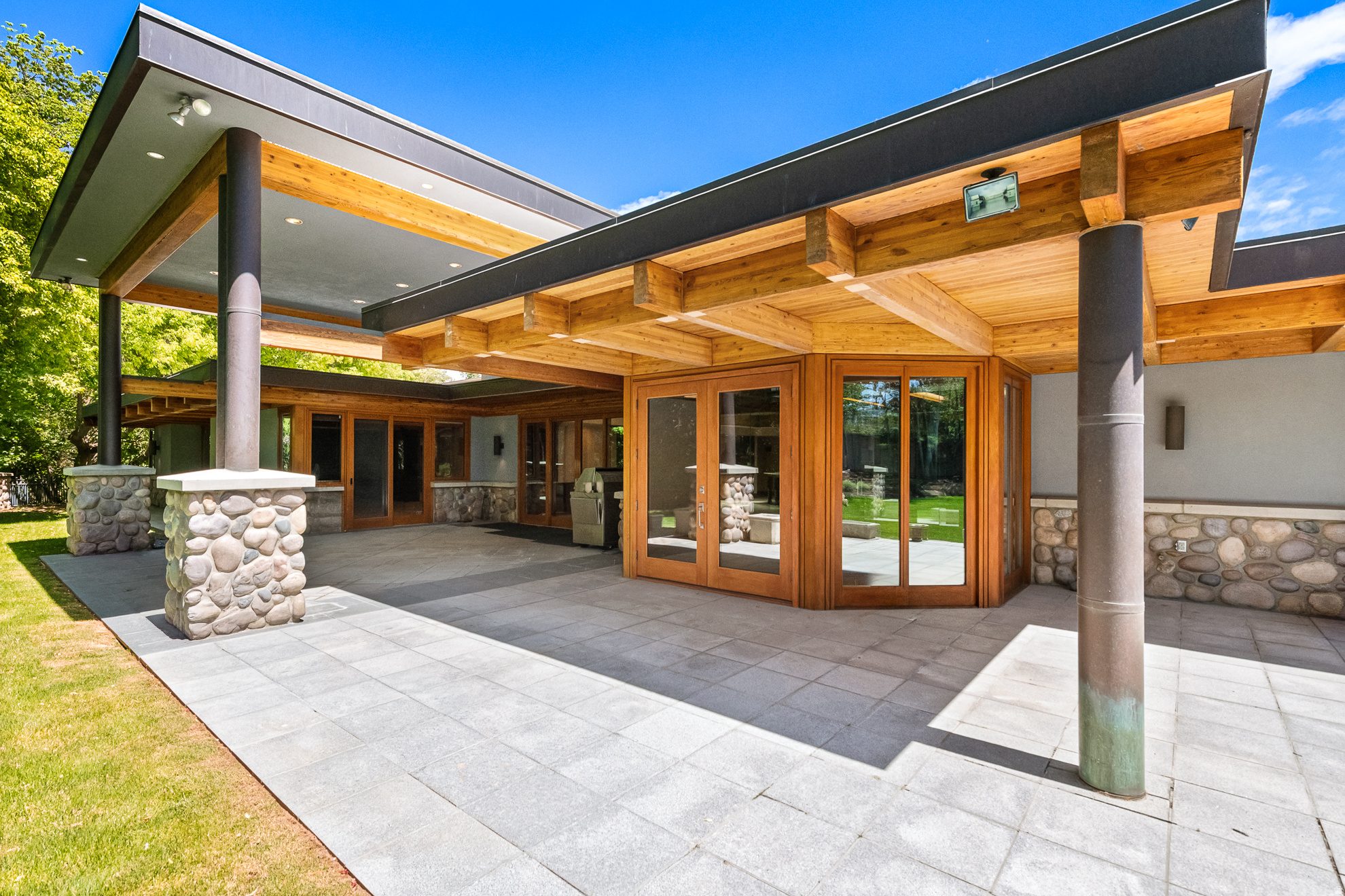 main property photo 18