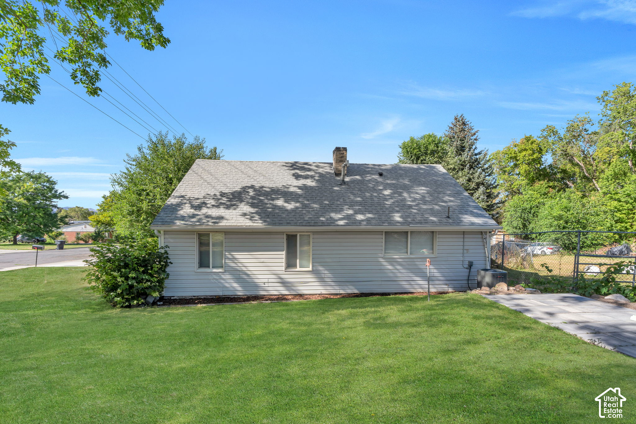 main property photo 5