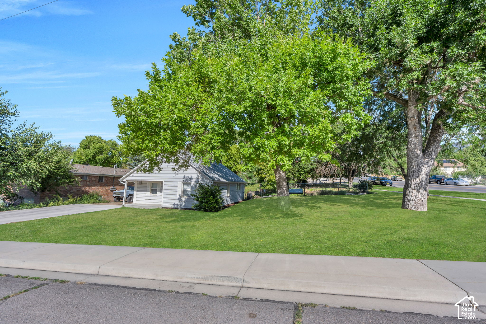 main property photo 9