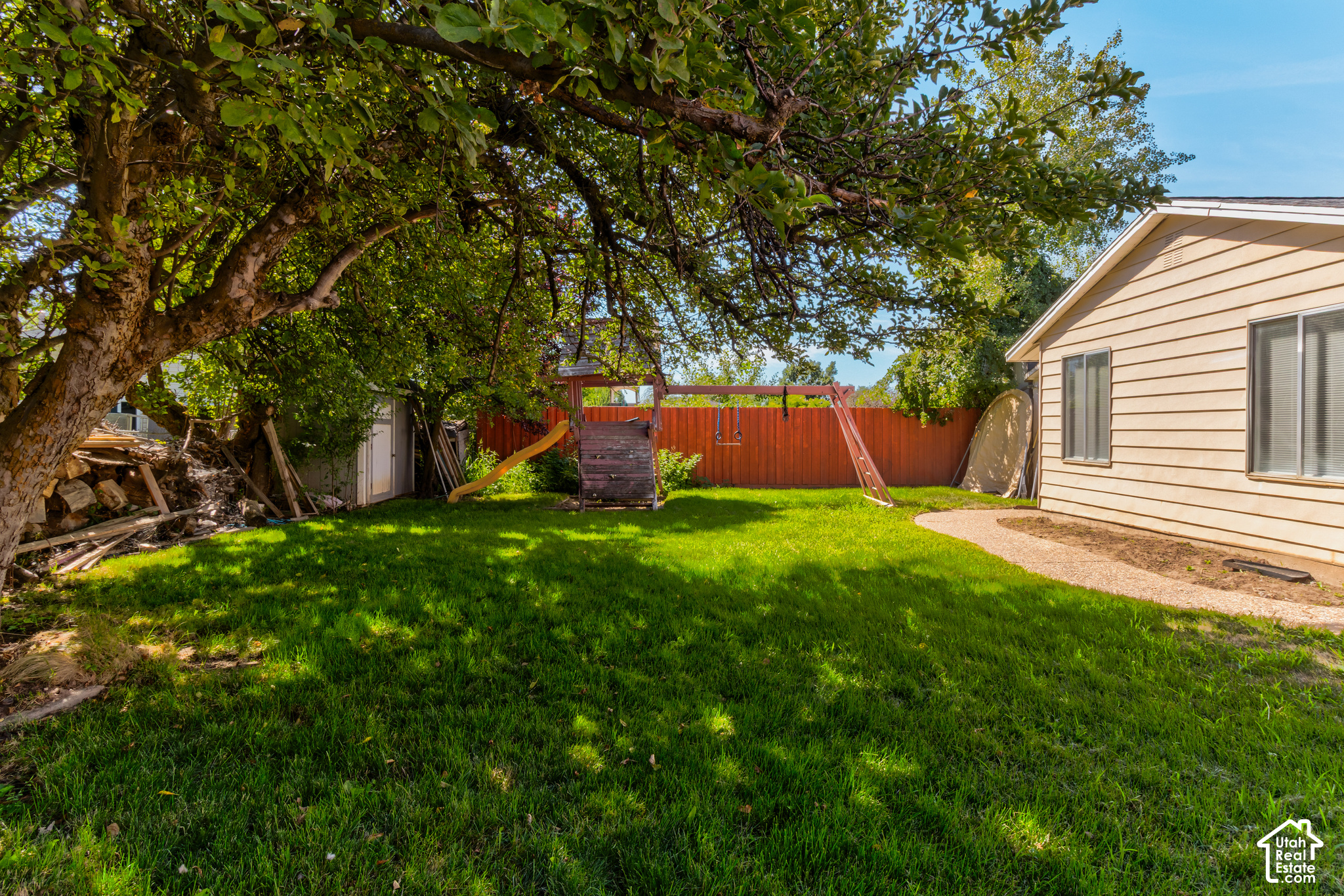 main property photo 20