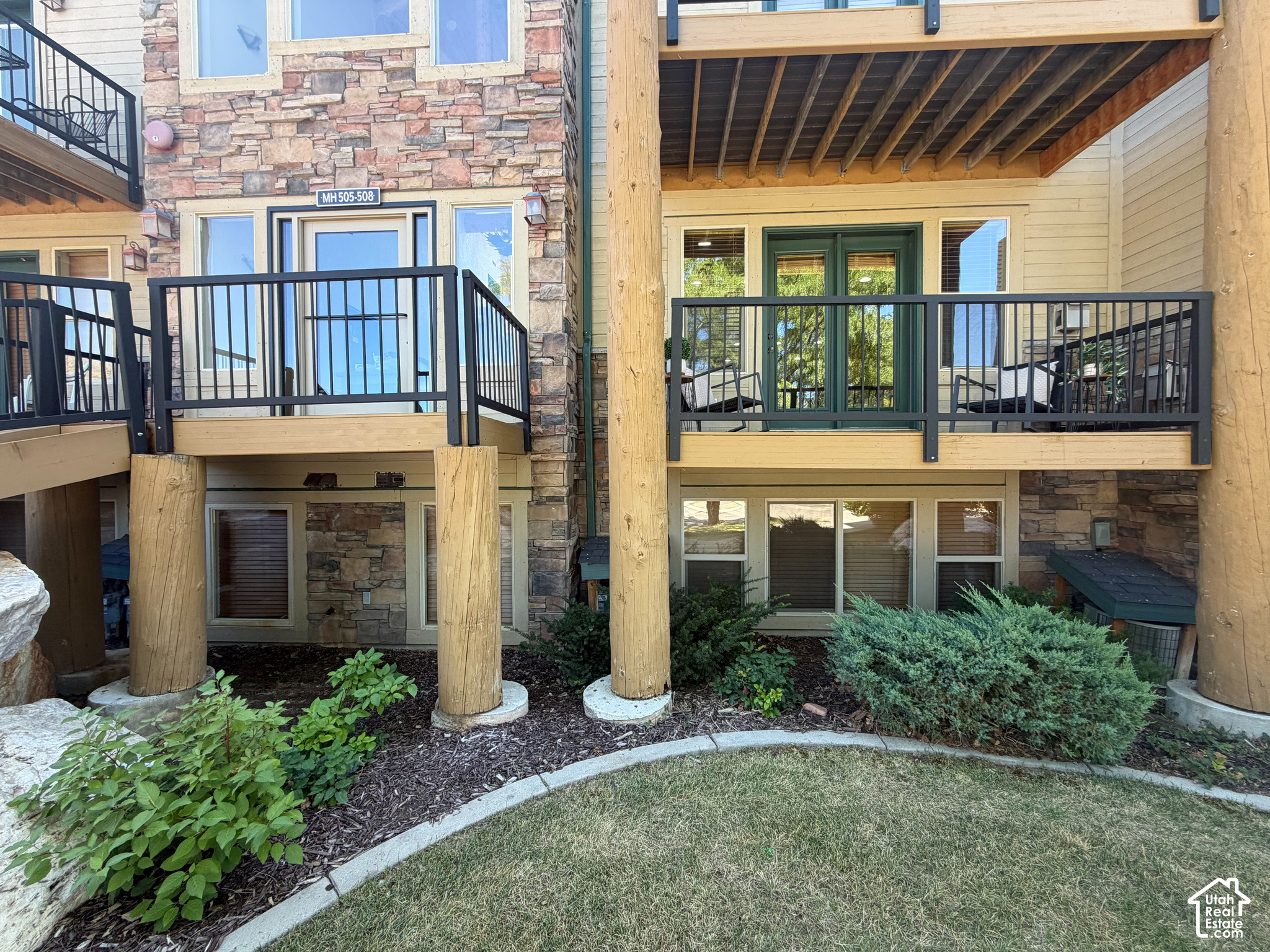 main property photo 28