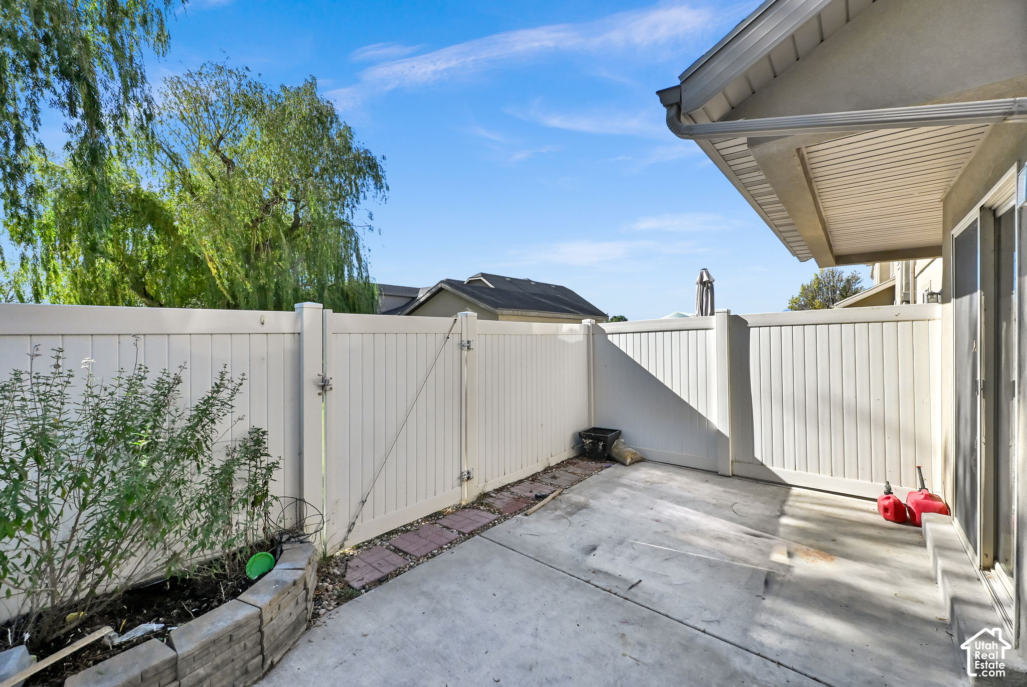 main property photo 16