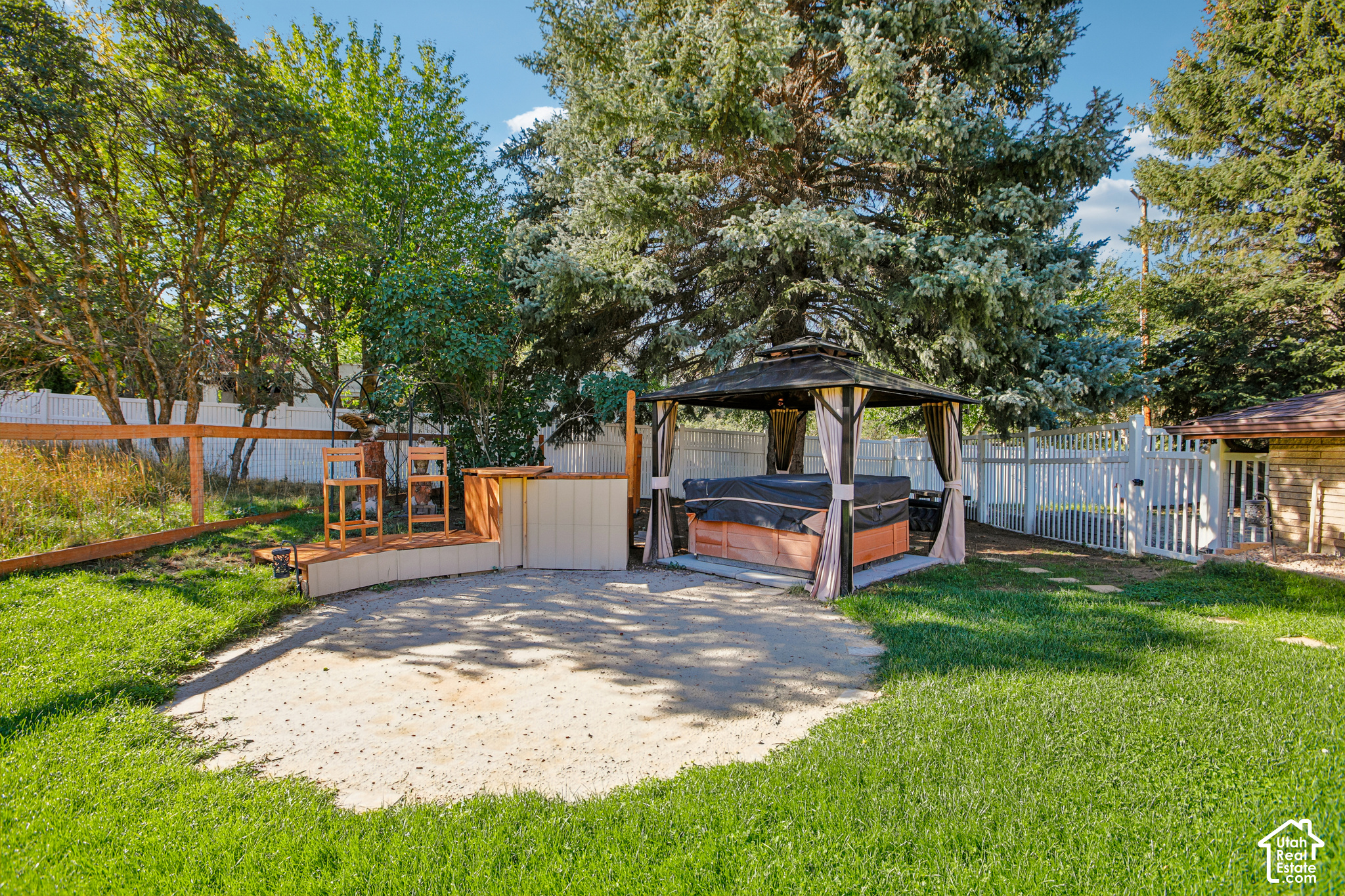 main property photo 37
