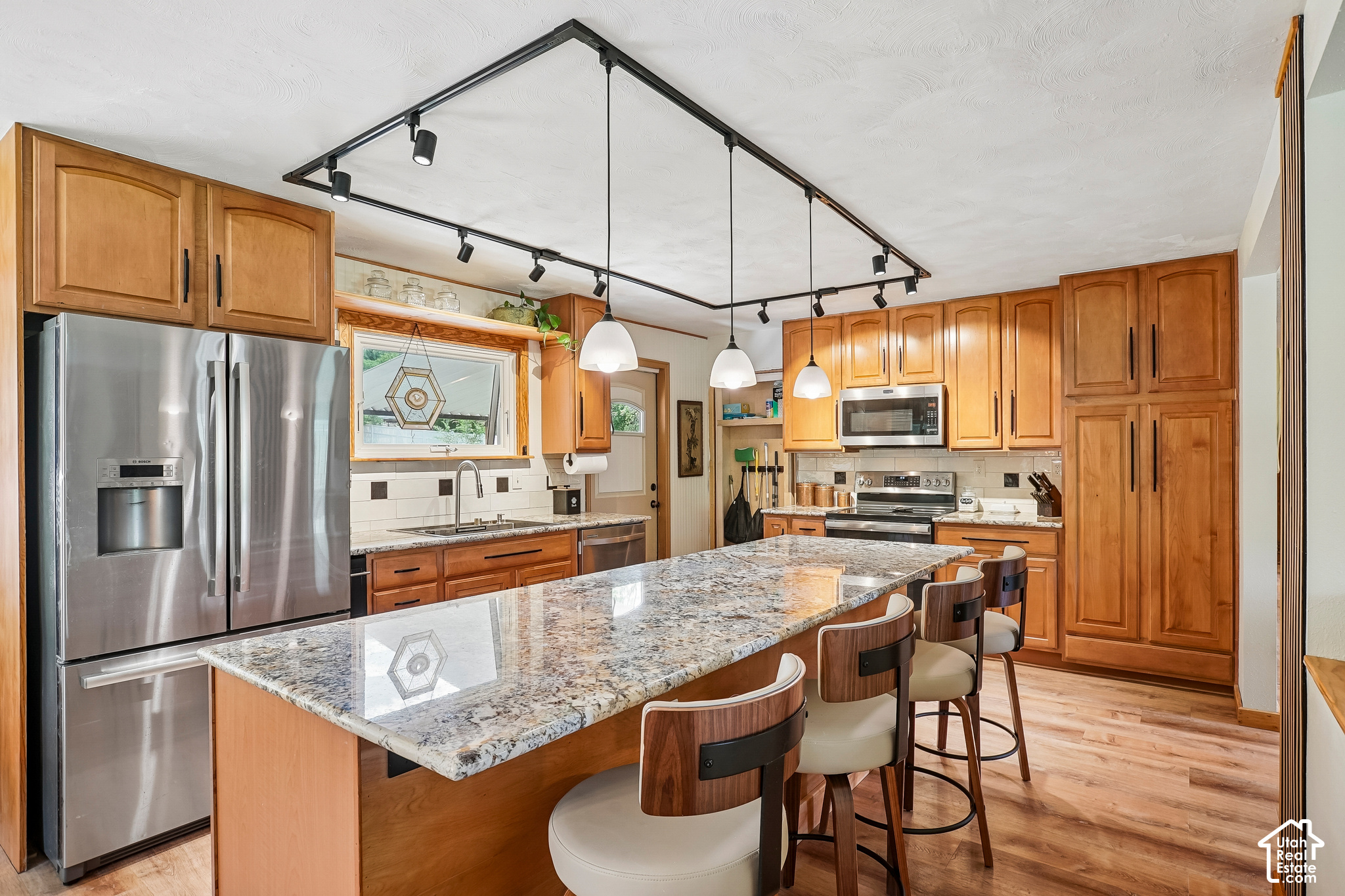 main property photo 9