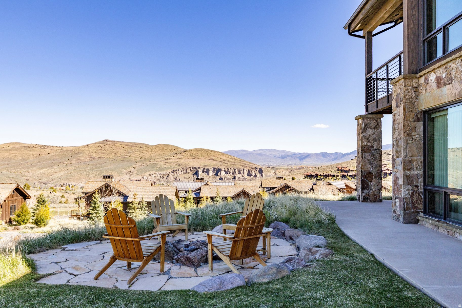 main property photo 24