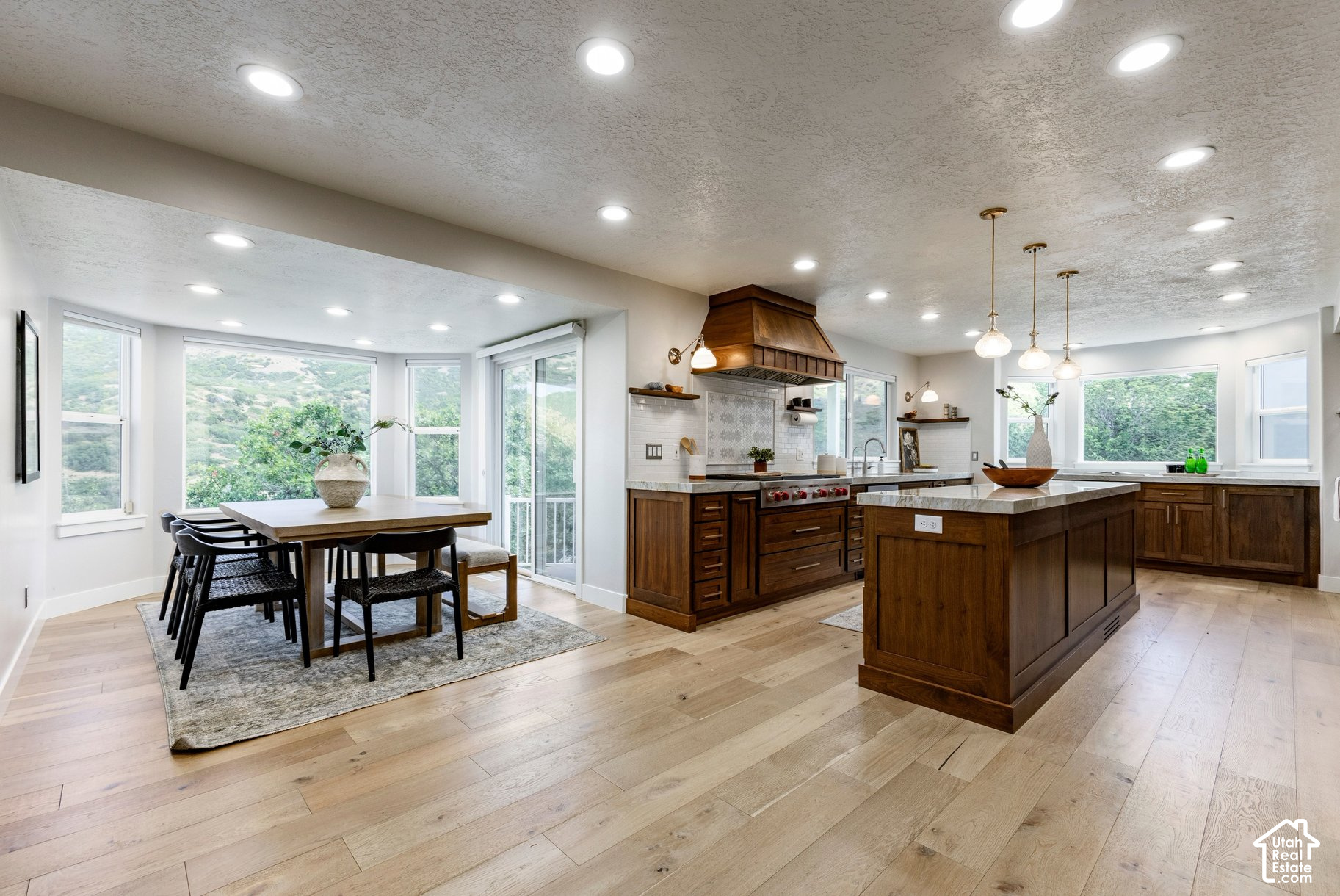 property viewer photo 16