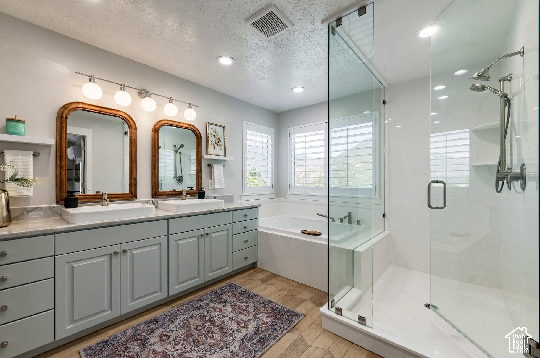 property viewer photo 7