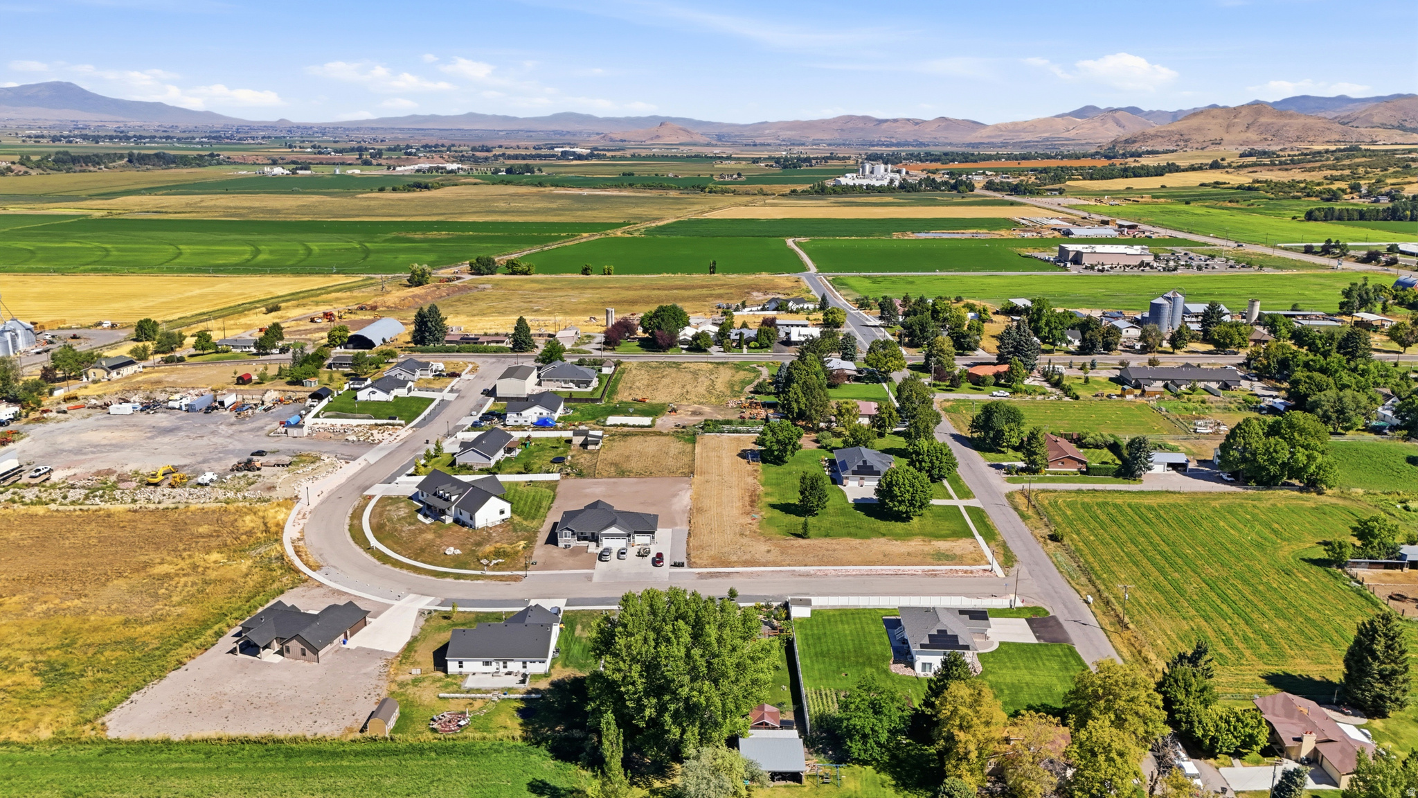 main property photo 37