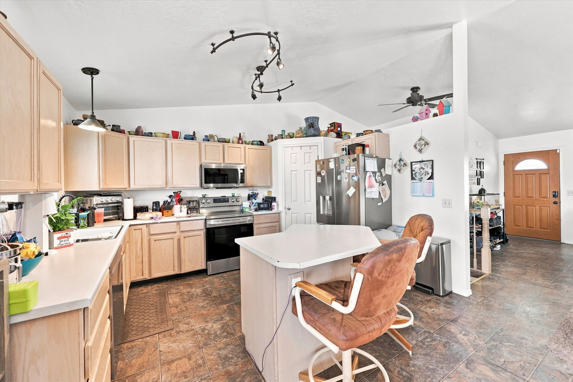 main property photo 16