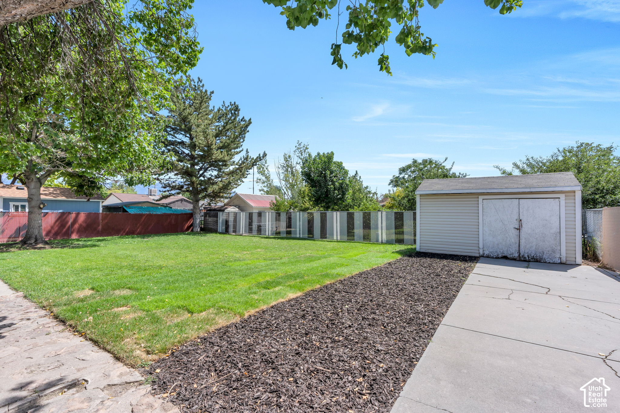 main property photo 28