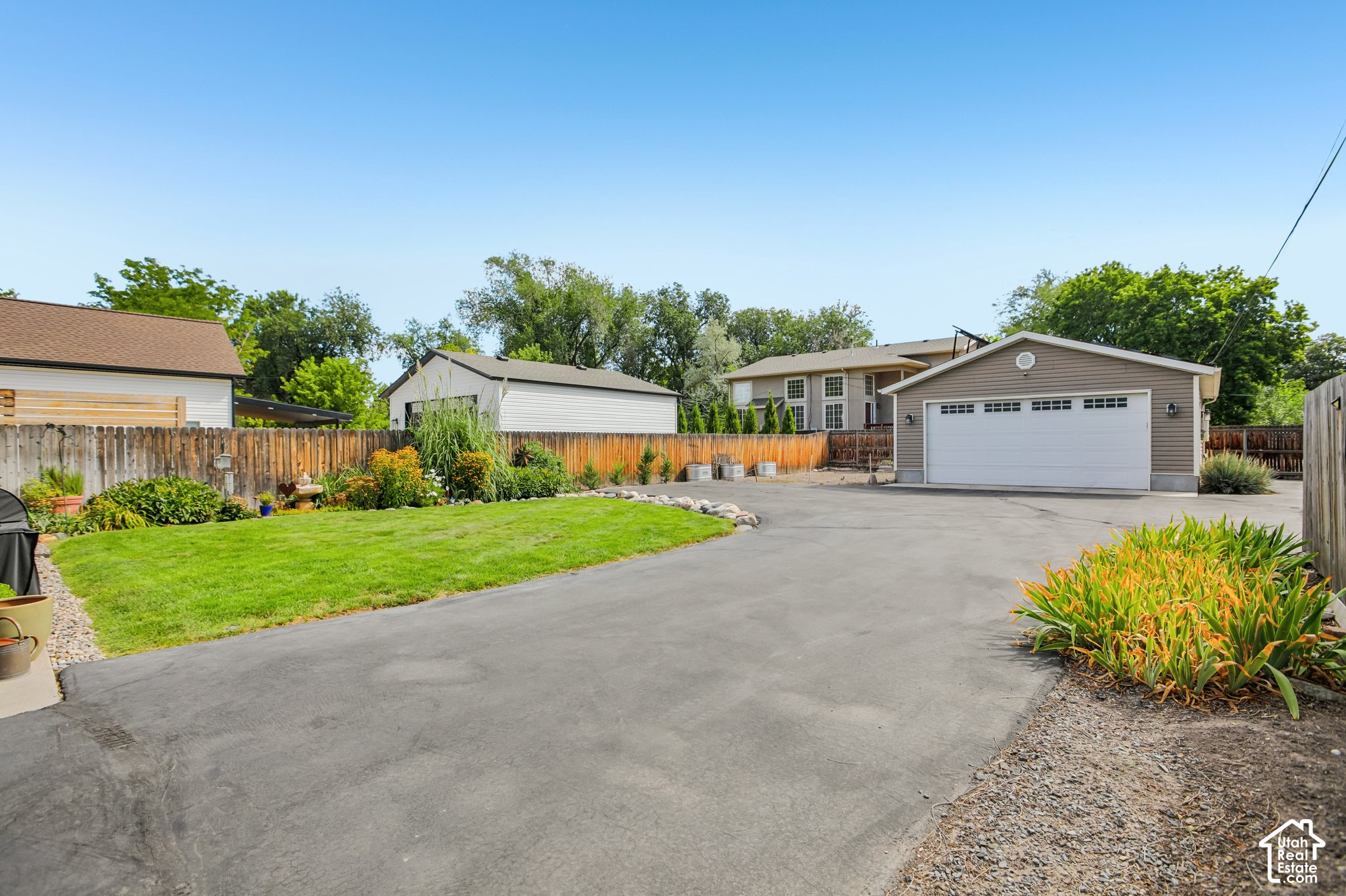 property viewer photo 25