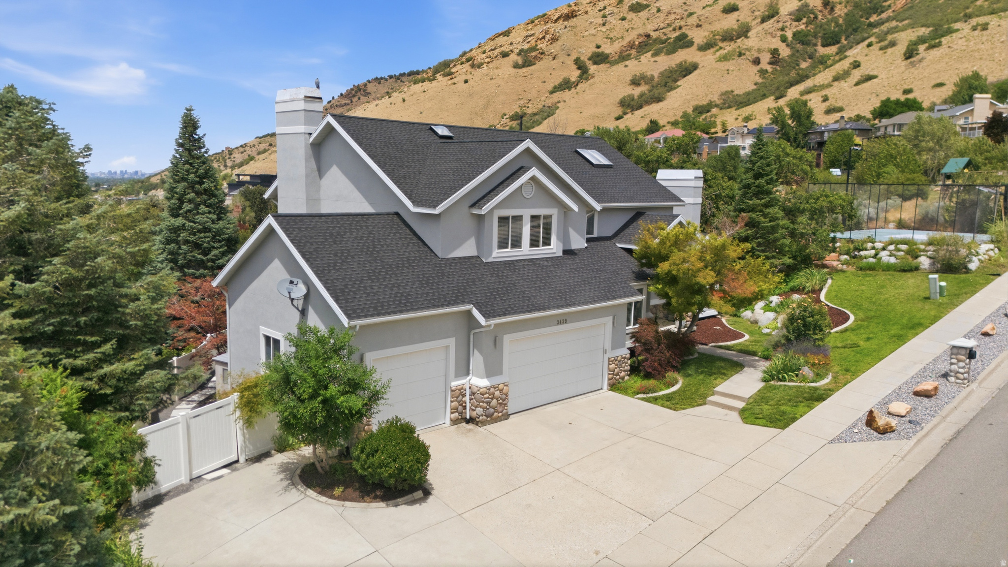 main property photo 45