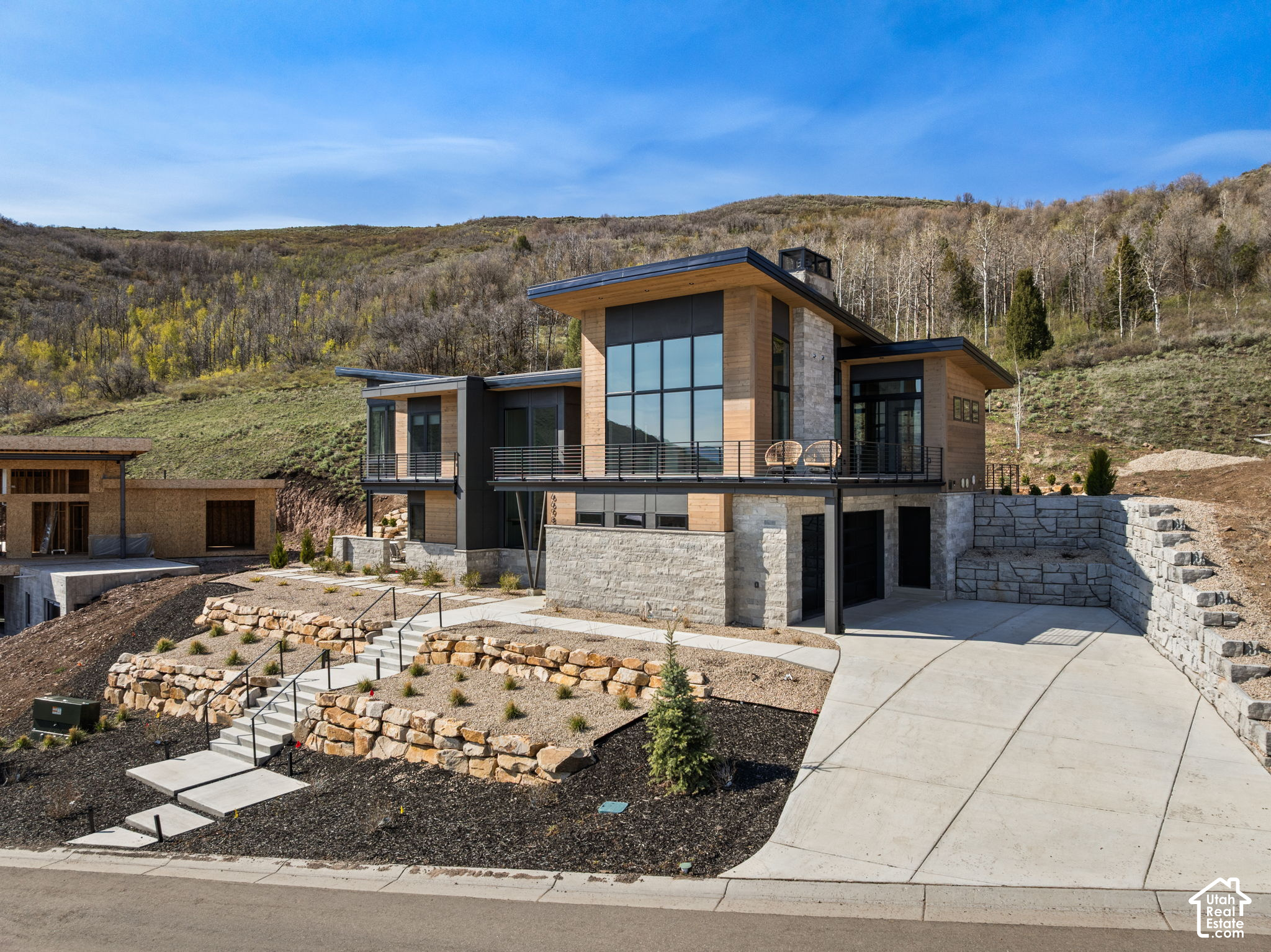 main property photo 37