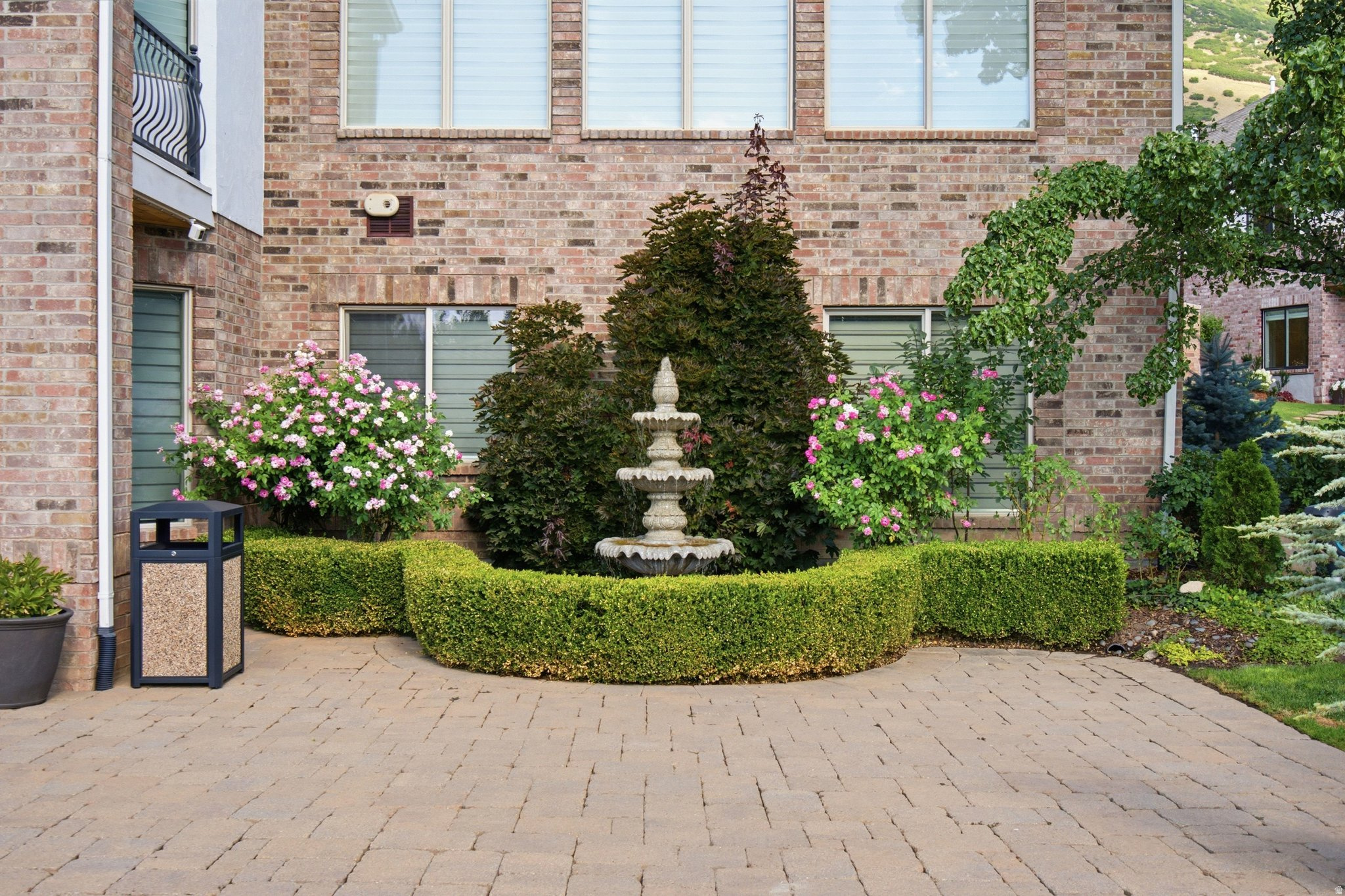main property photo 123