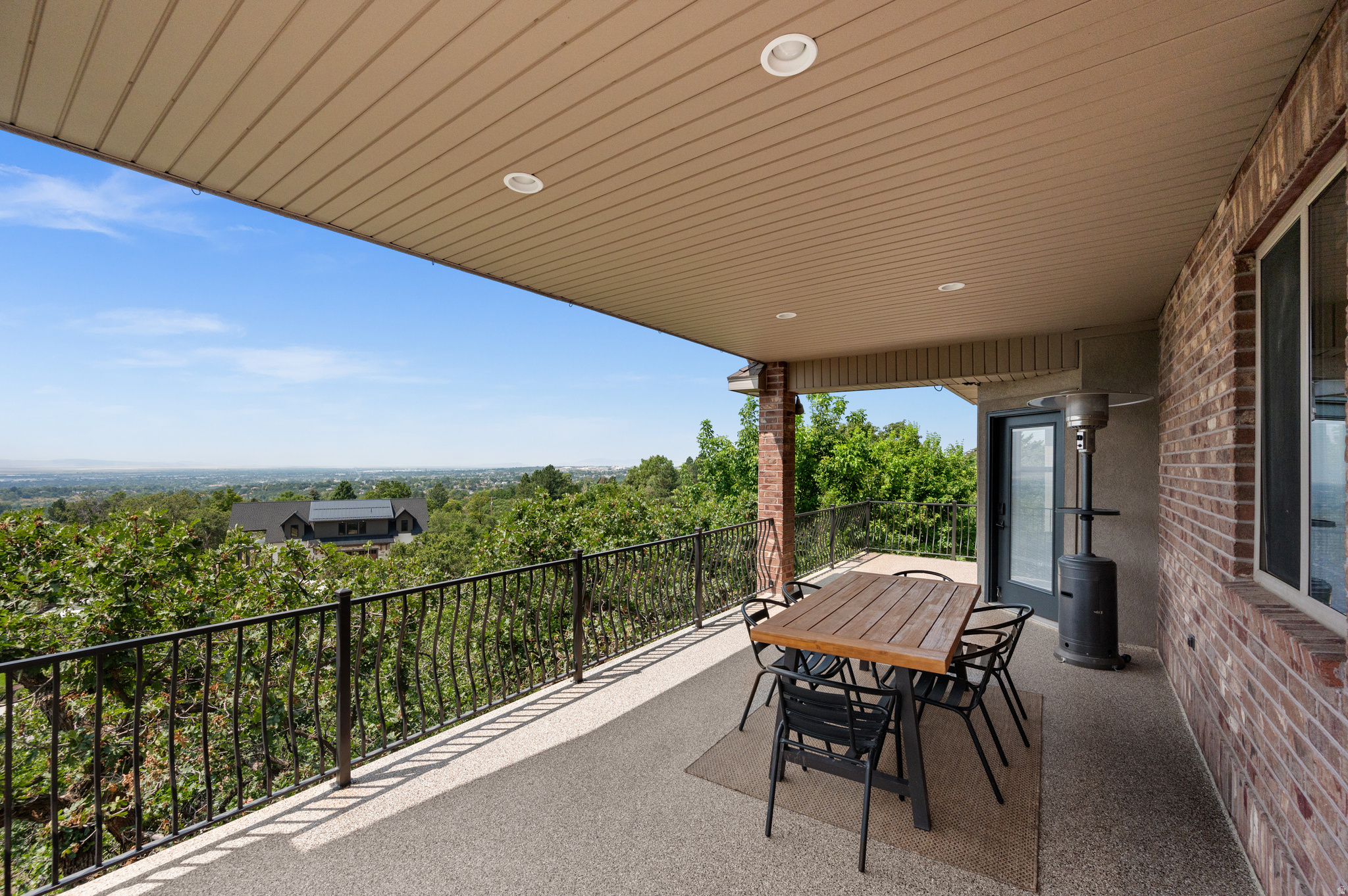 main property photo 23