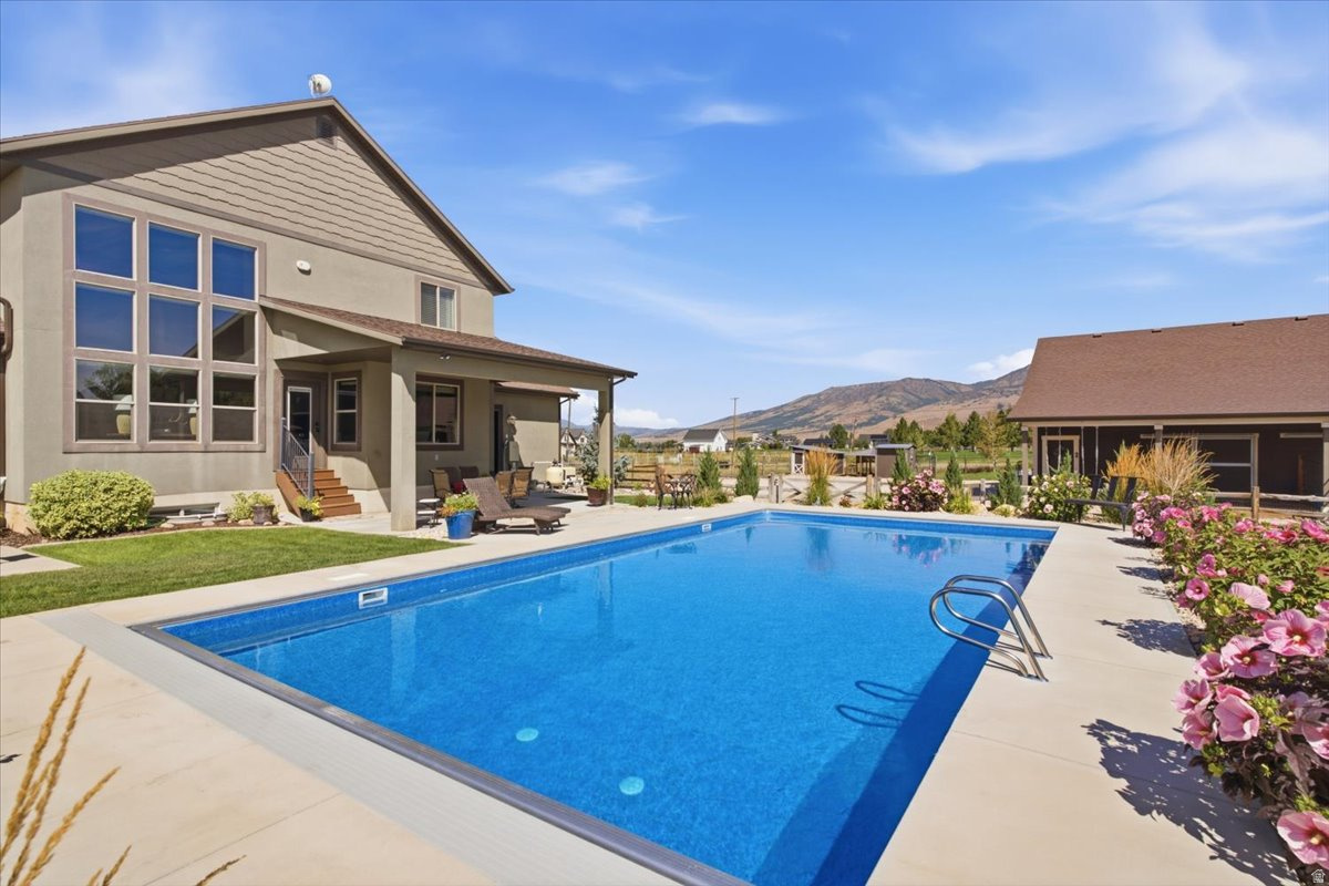 main property photo 45