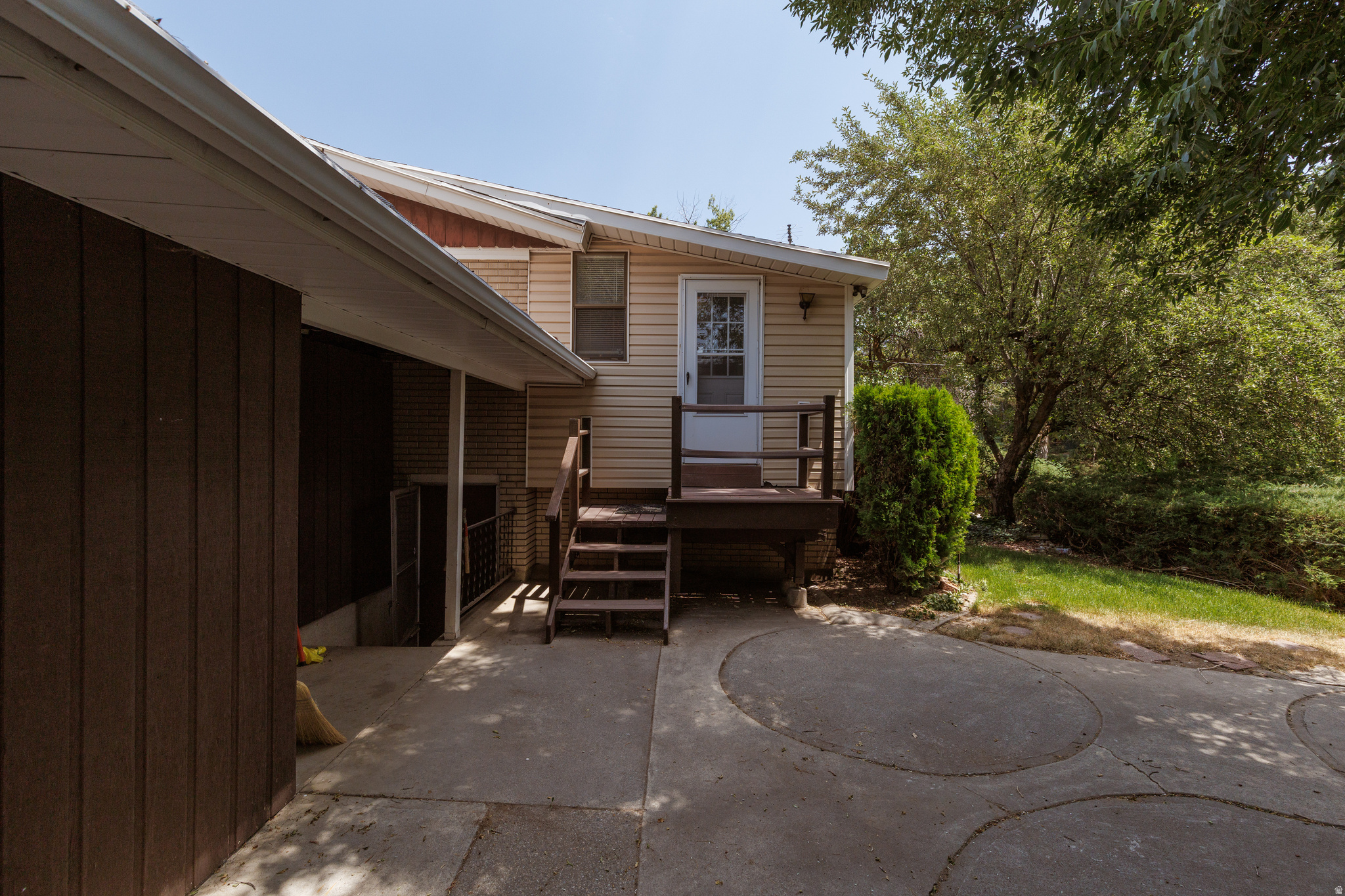 main property photo 37