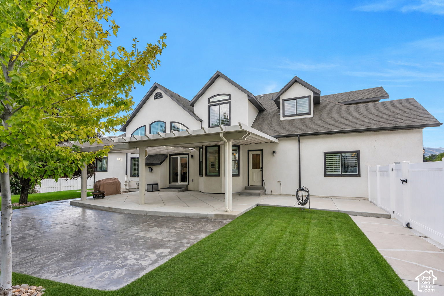main property photo 10
