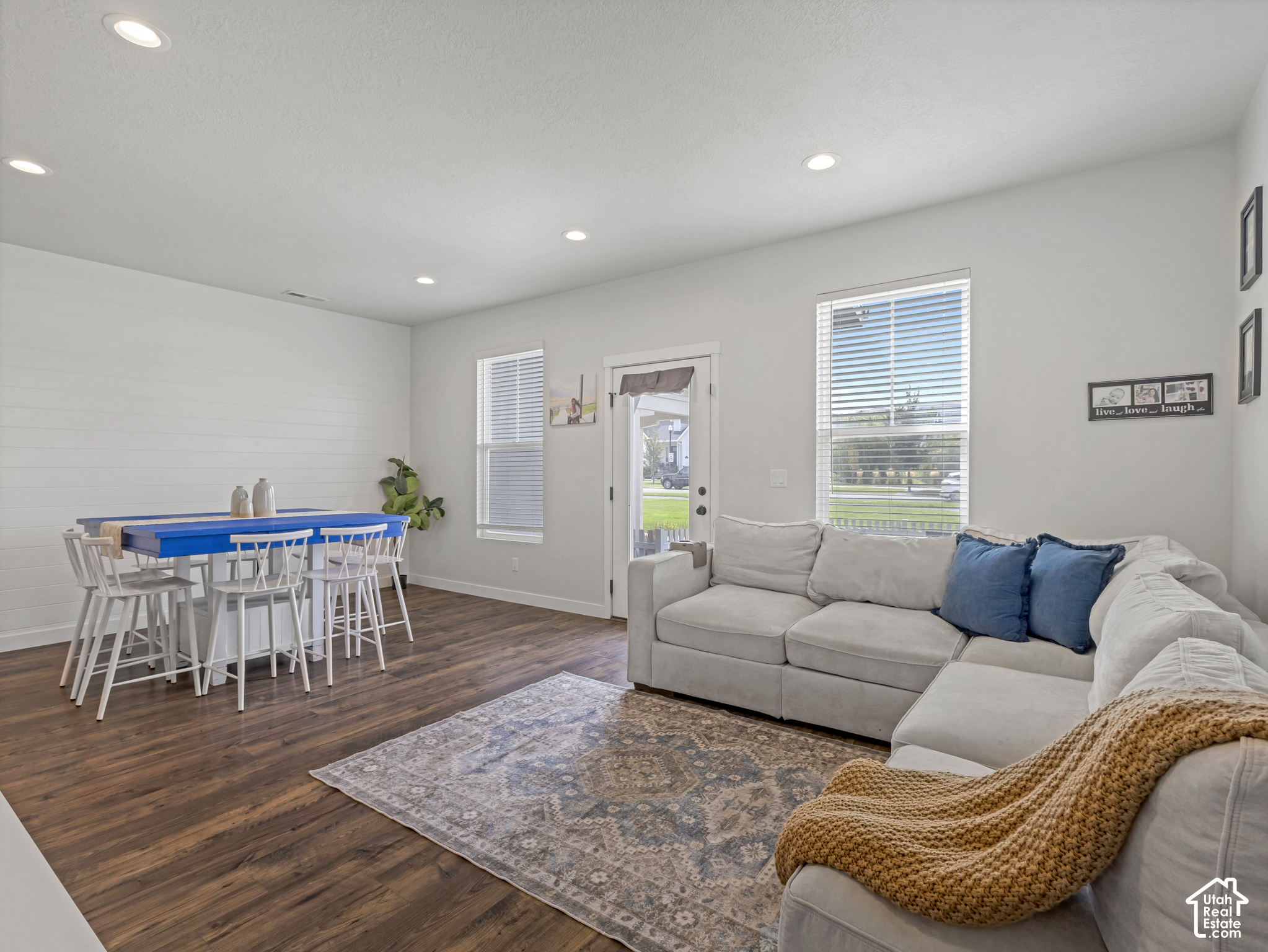 property viewer photo 2