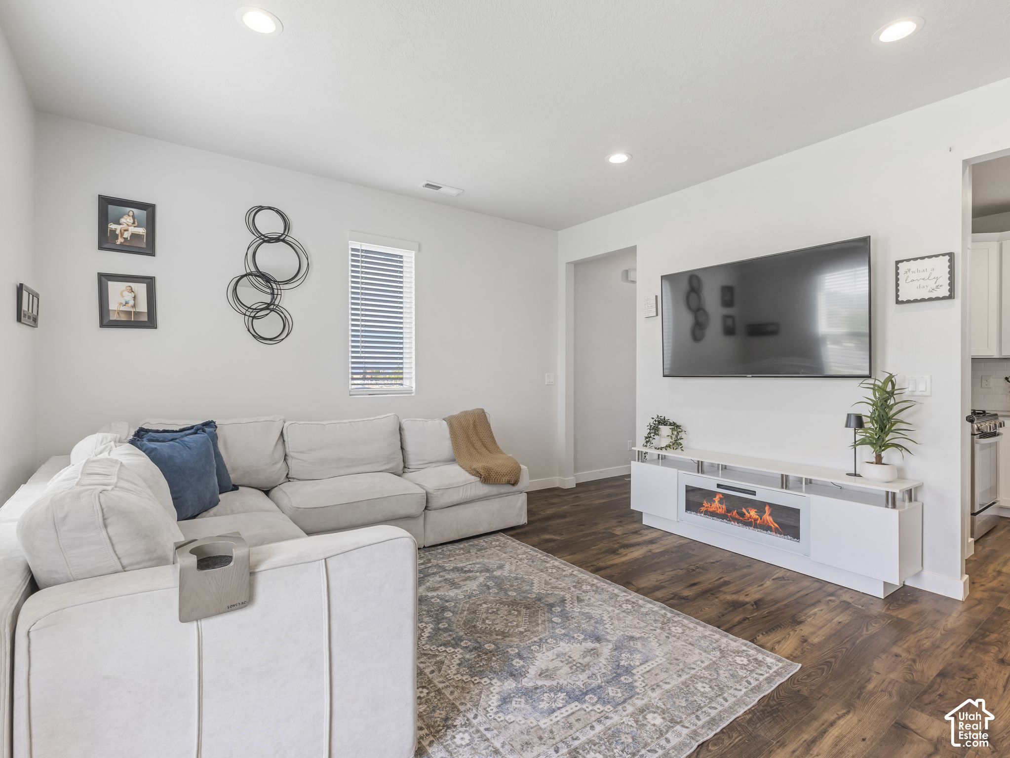 property viewer photo 3