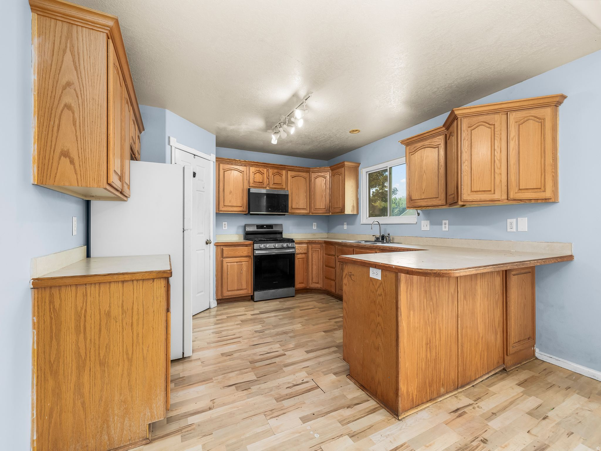 main property photo 6