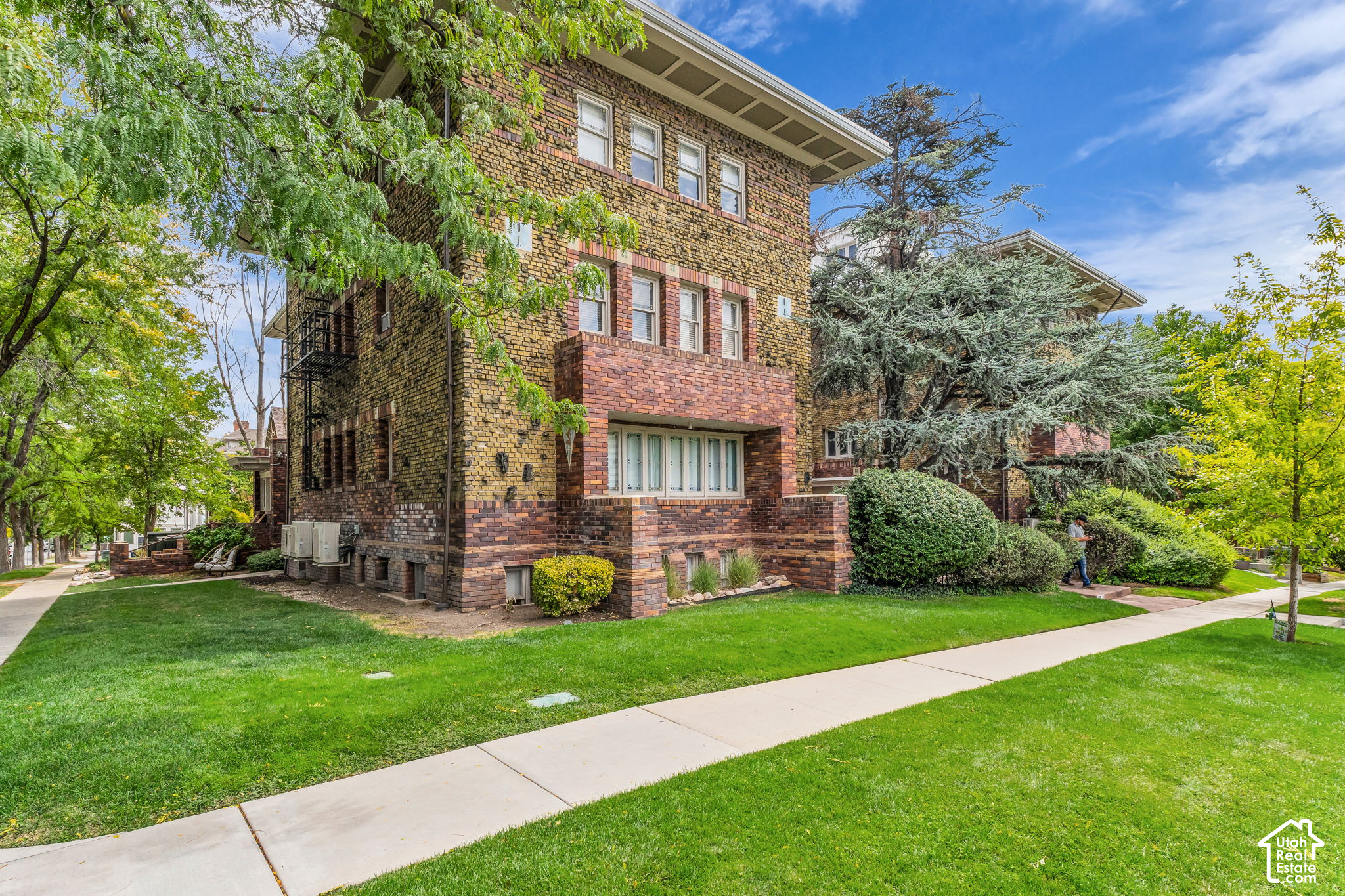 main property photo 27