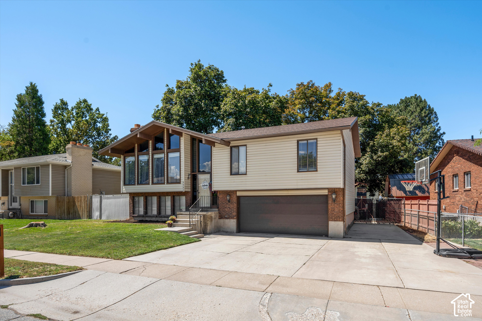 main property photo 13