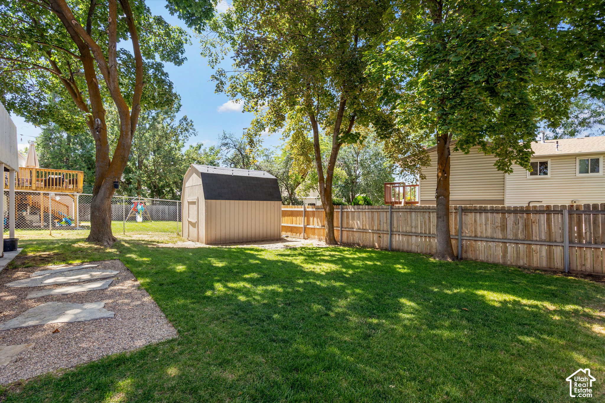 main property photo 25