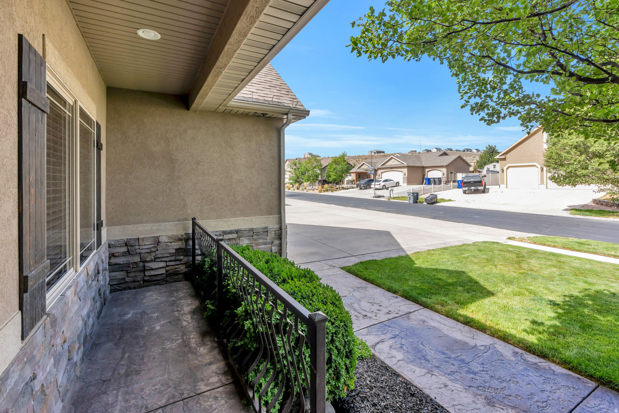 main property photo 32