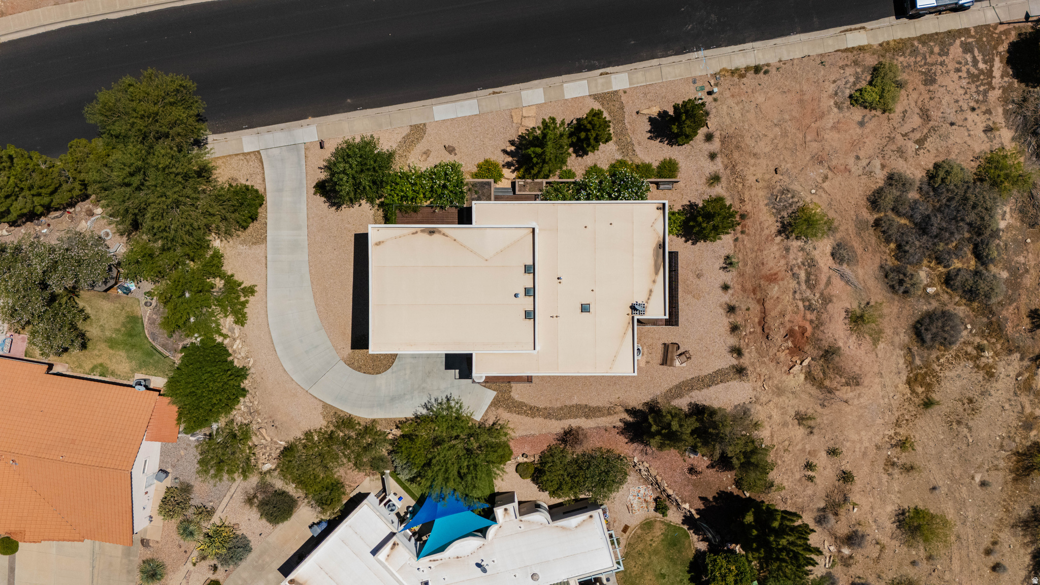 main property photo 31