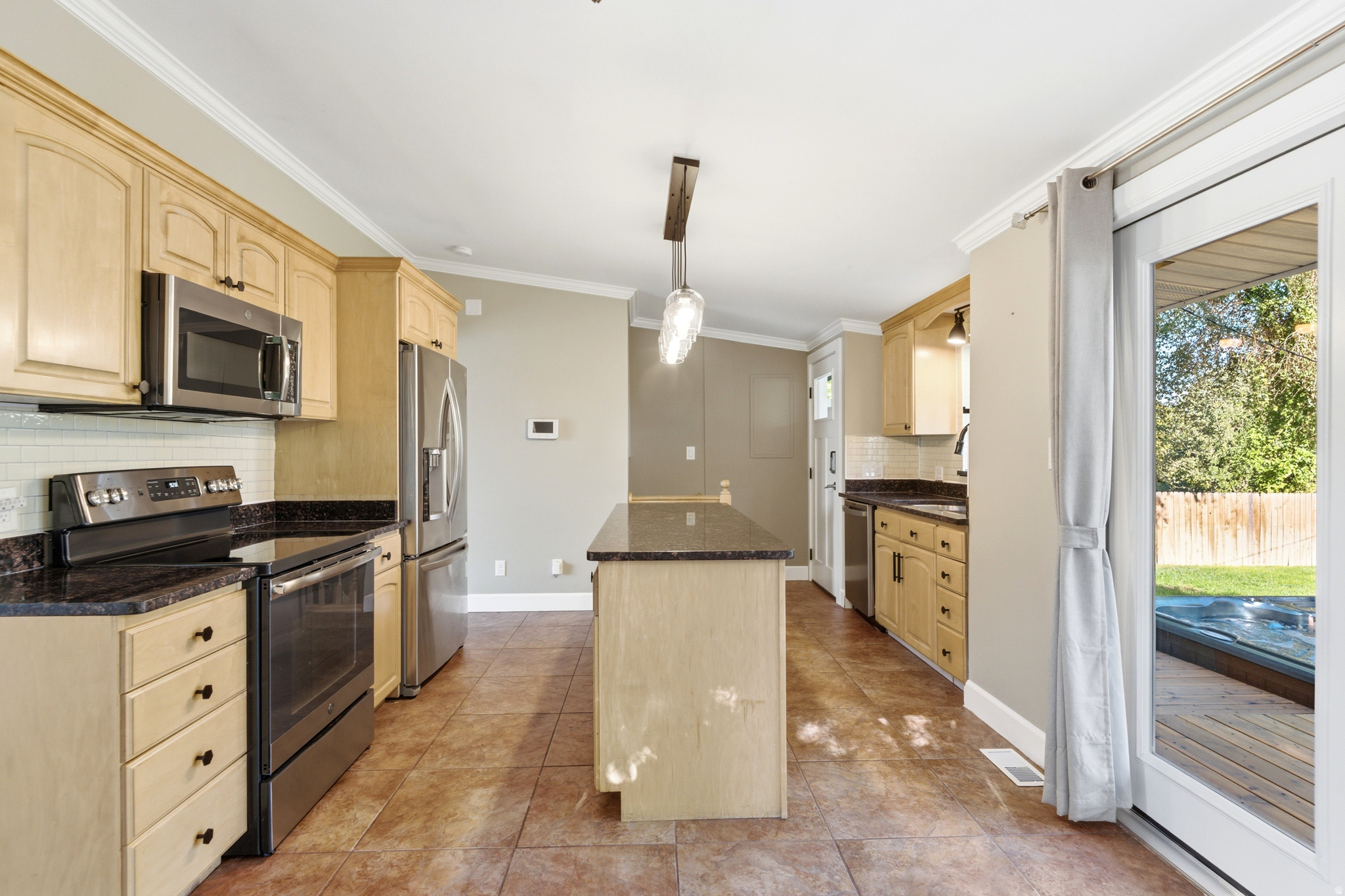 main property photo 19