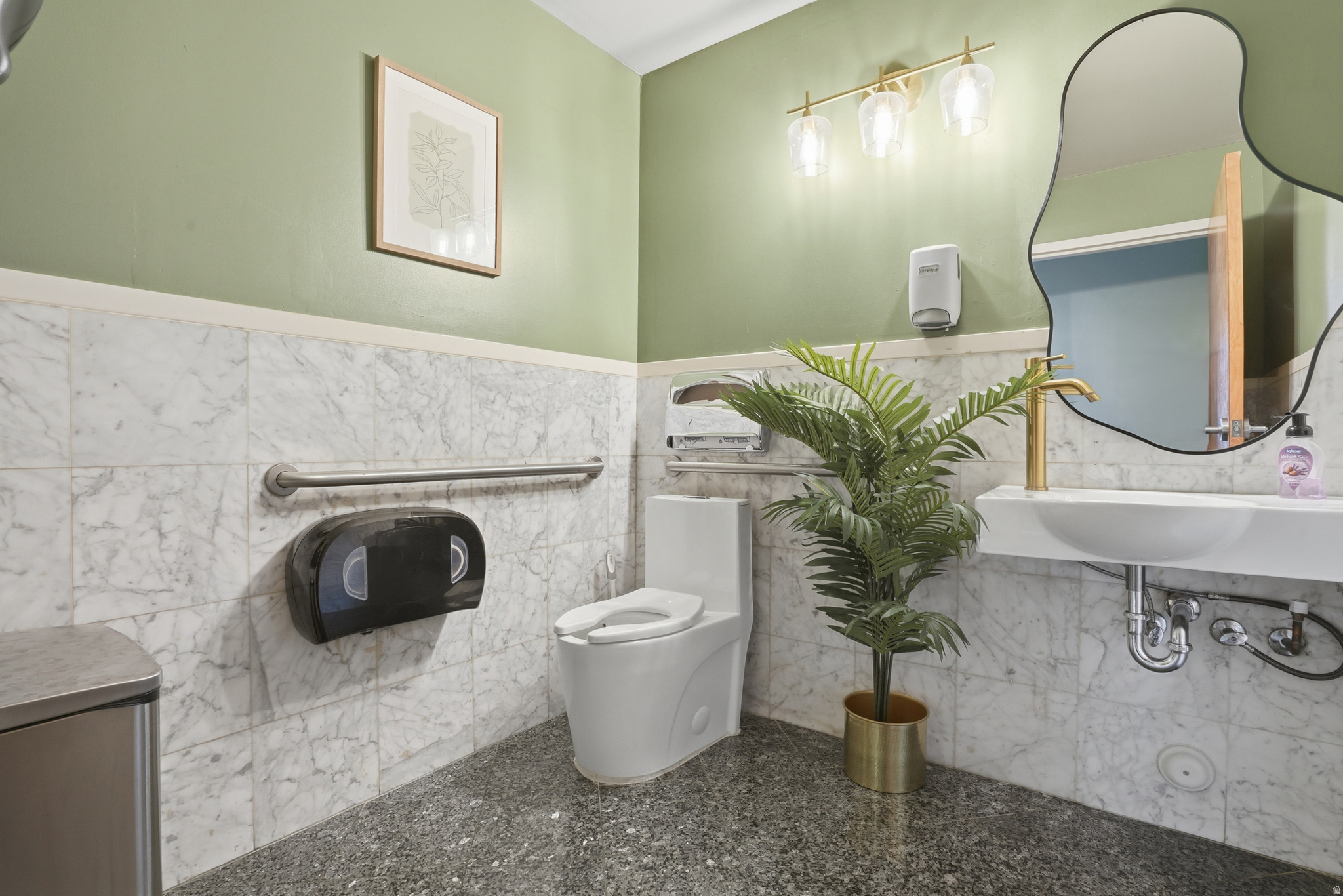main property photo 13