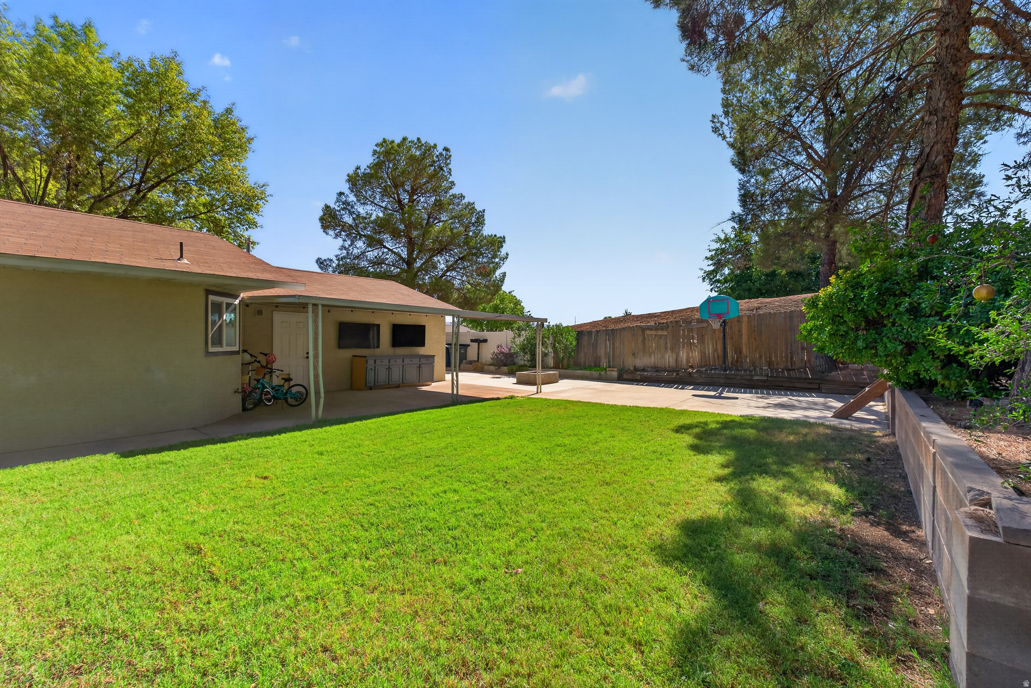 main property photo 12