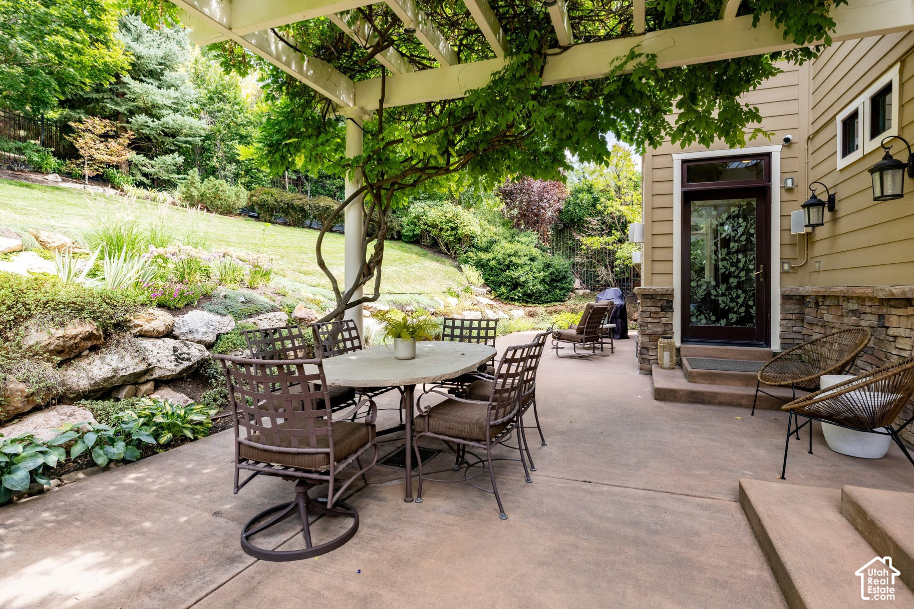 main property photo 50